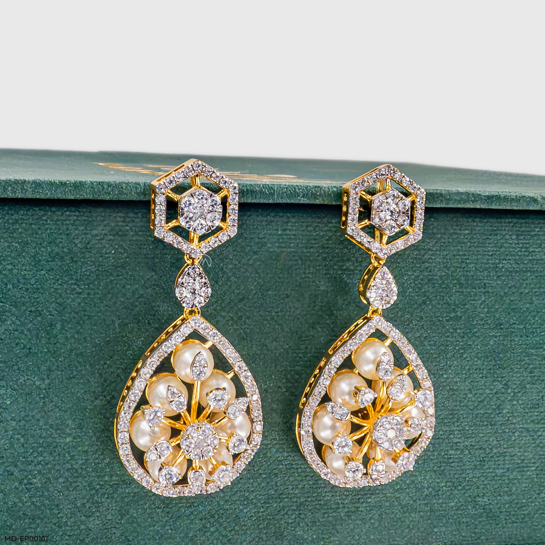 1 Carat Pearl Prism Earrings 18K Yellow Gold