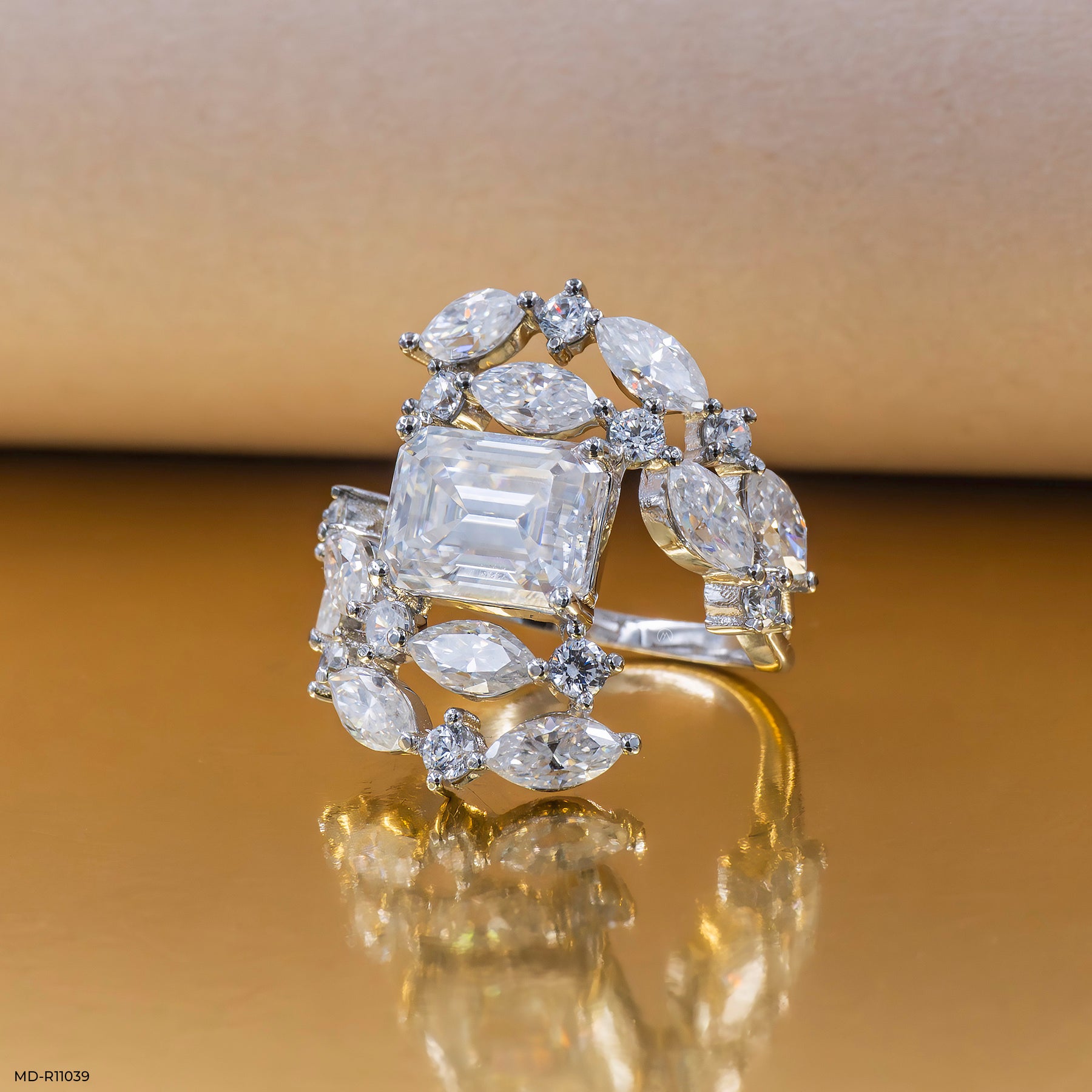 The Marquise Crest Ring 18K Yellow Gold