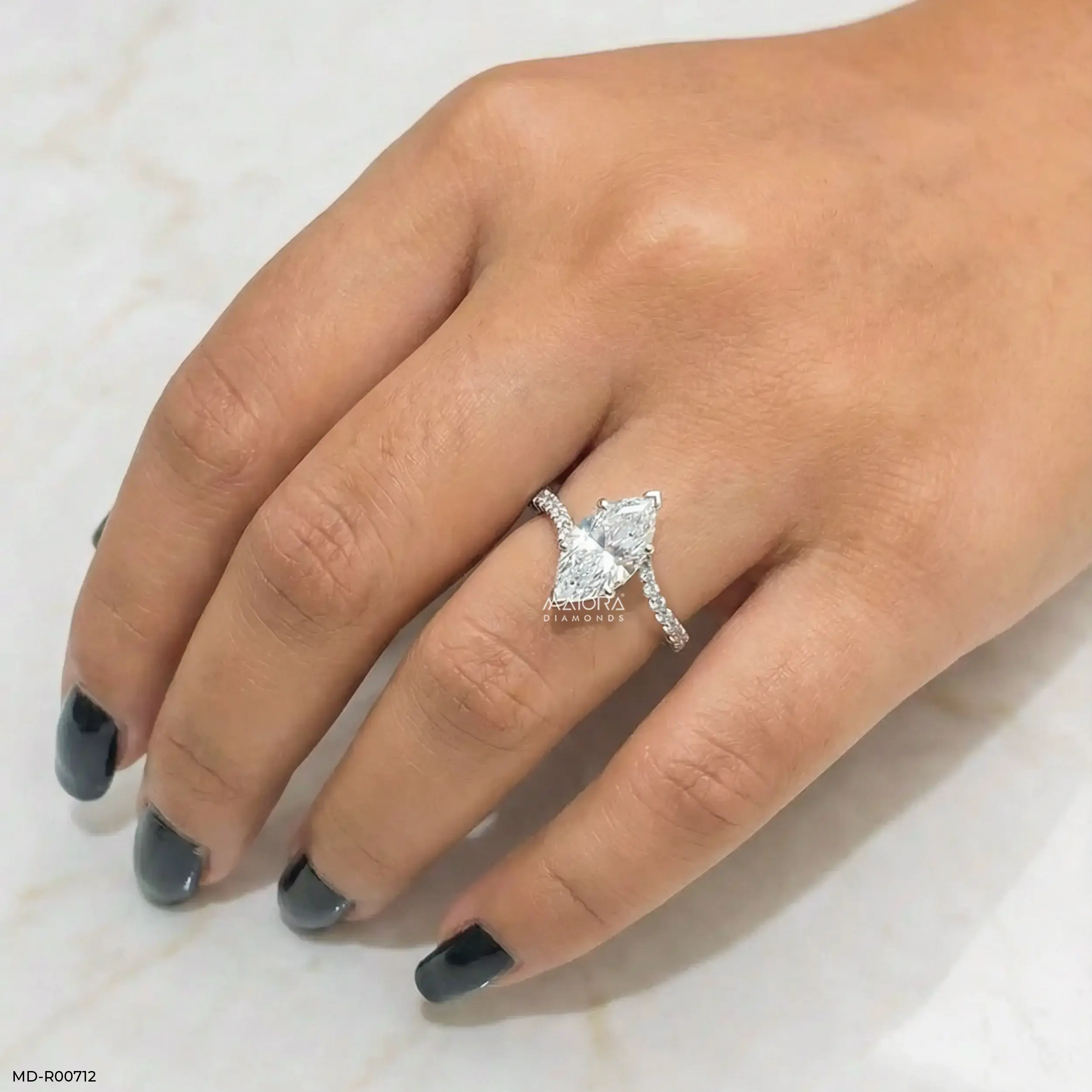 Glamorous Eye Solitaire Diamond Ring 9K Yellow Gold