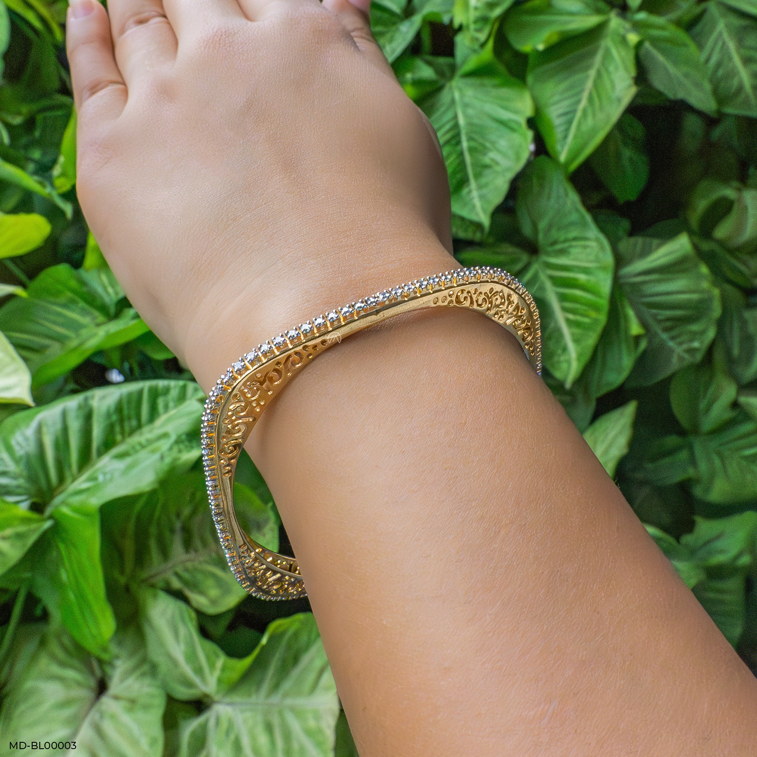 2 Cent Single Line Orthogonal Round Bangle 9K Yellow Gold