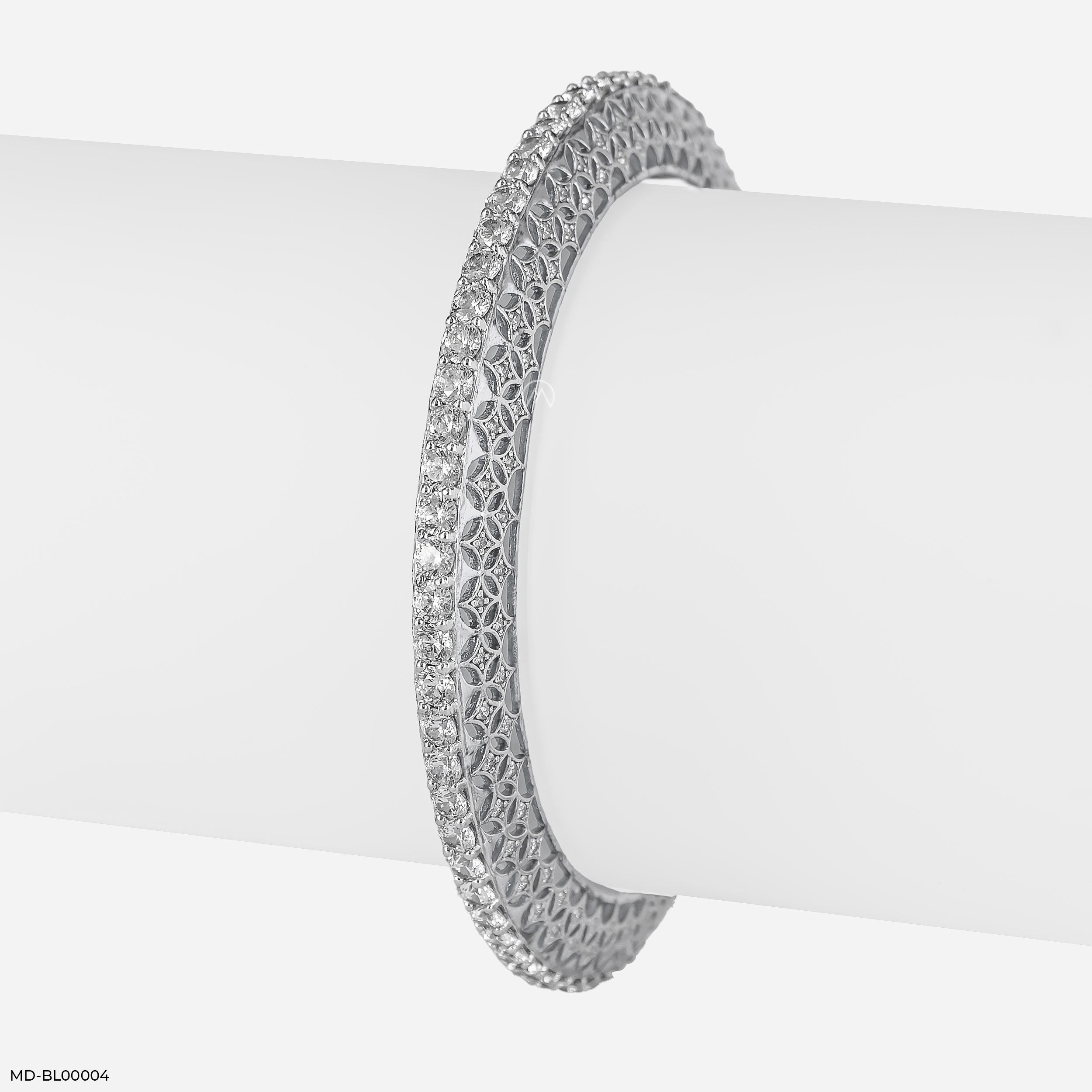 15 Cent Solitaire Single Line Spark Bangle 14K White Gold