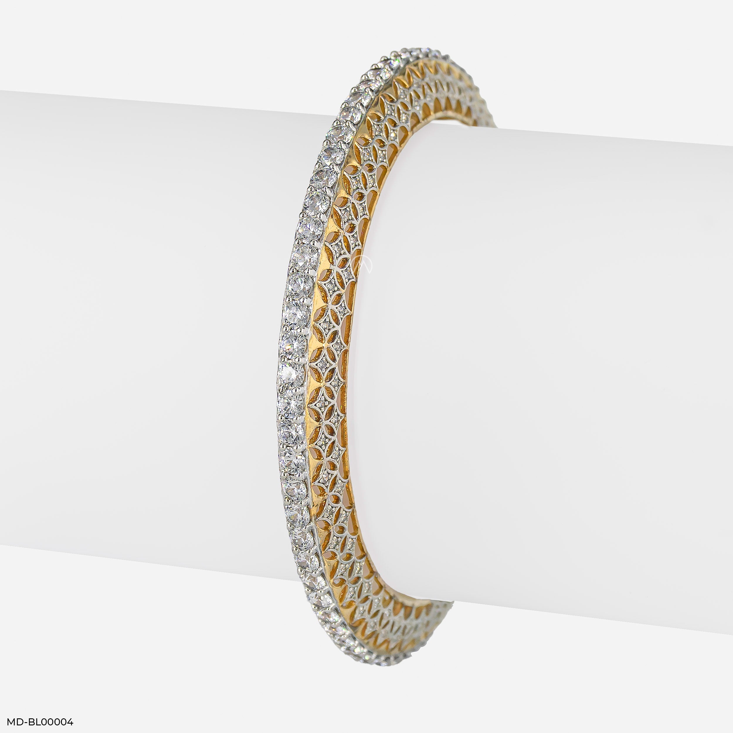 15 Cent Solitaire Single Line Spark Bangle 18K Yellow Gold