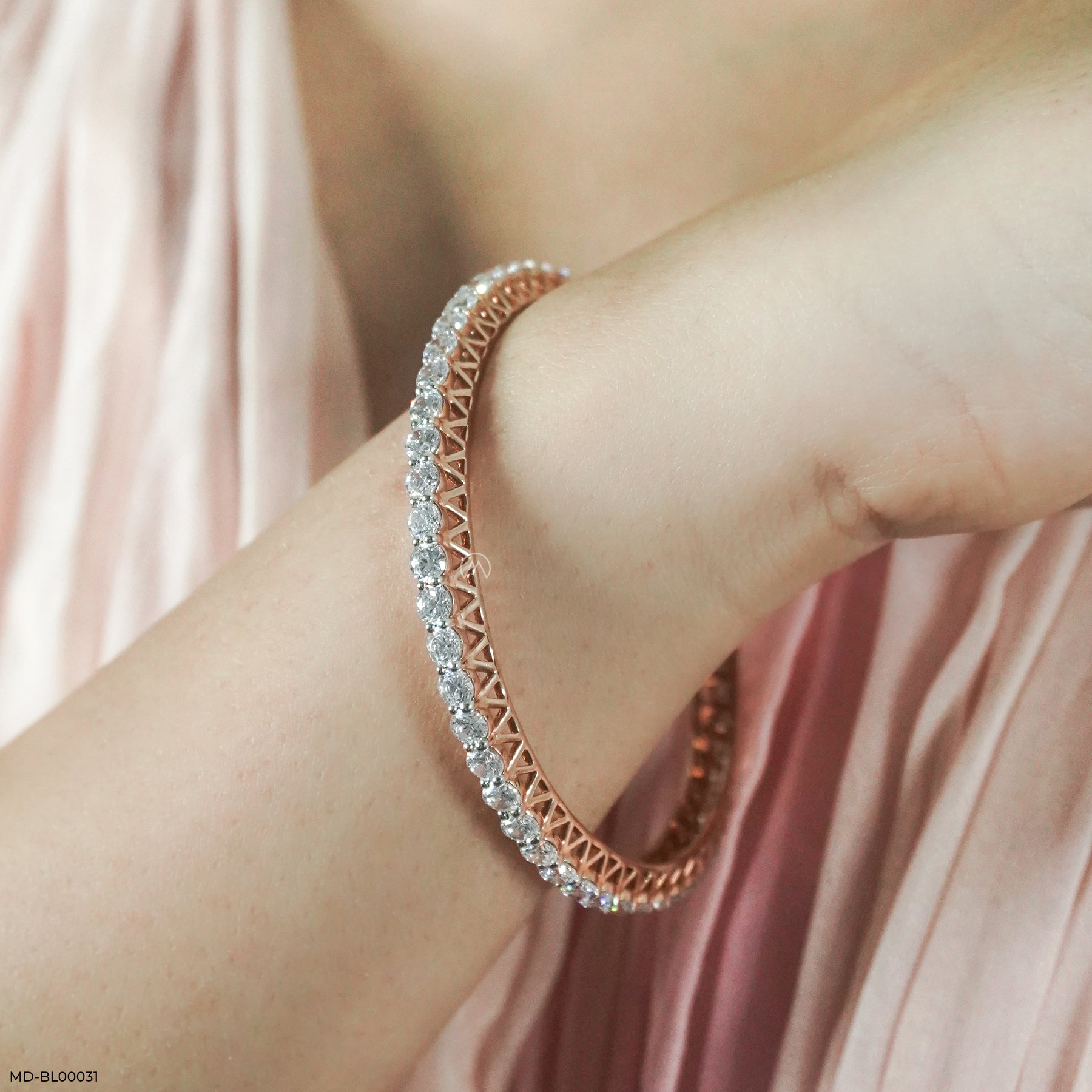 20 Cent Solitaire Single Line Aura Bangle 14K White Gold