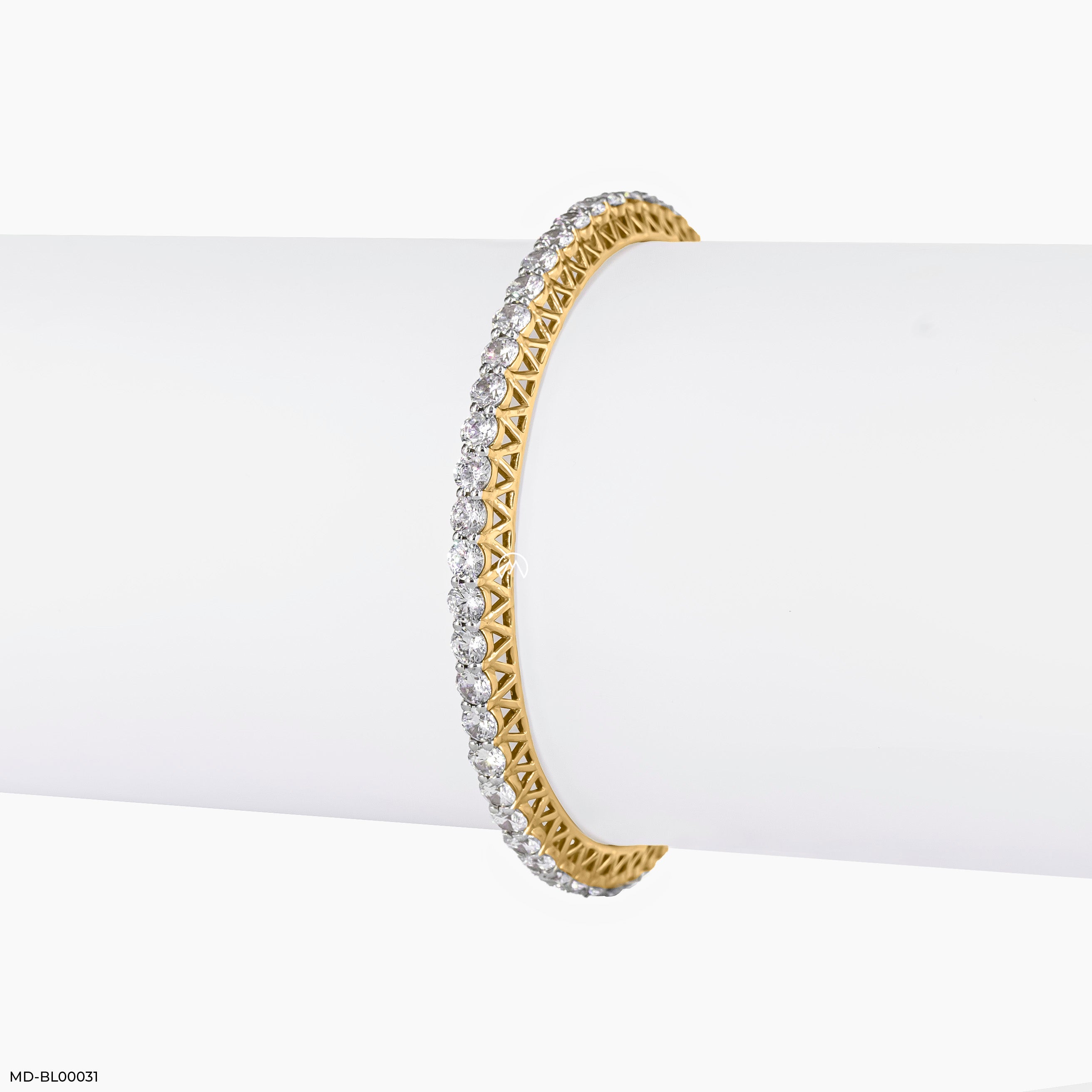20 Cent Solitaire Single Line Aura Bangle 14K Yellow Gold