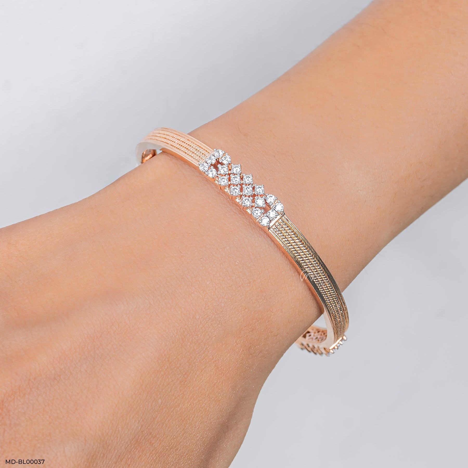 Aurora Spark Diamond Bangle 14K Yellow Gold