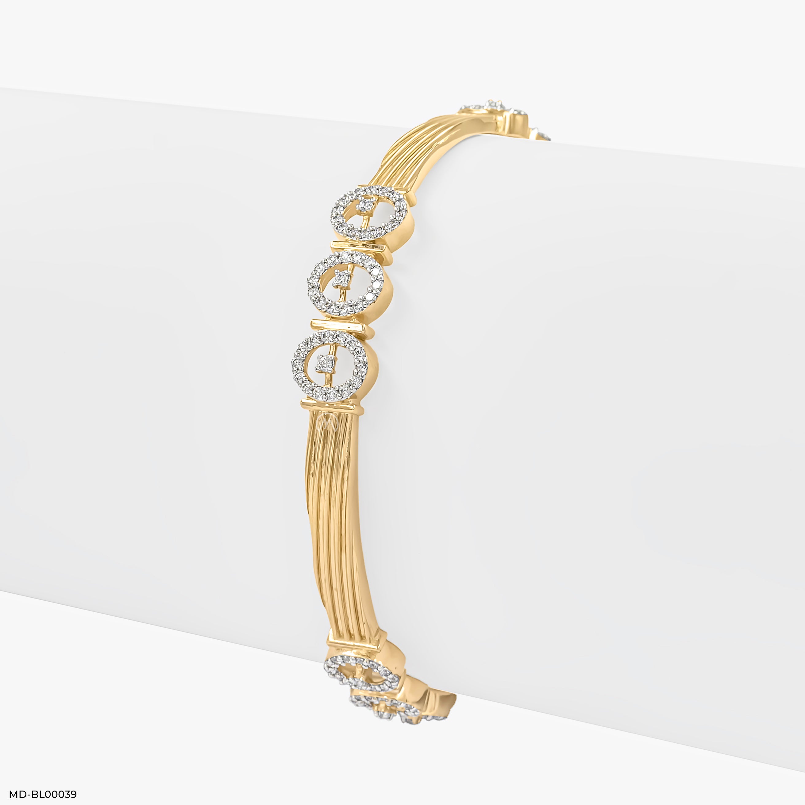 Lustrous Link Diamond Bangle 14K Yellow Gold