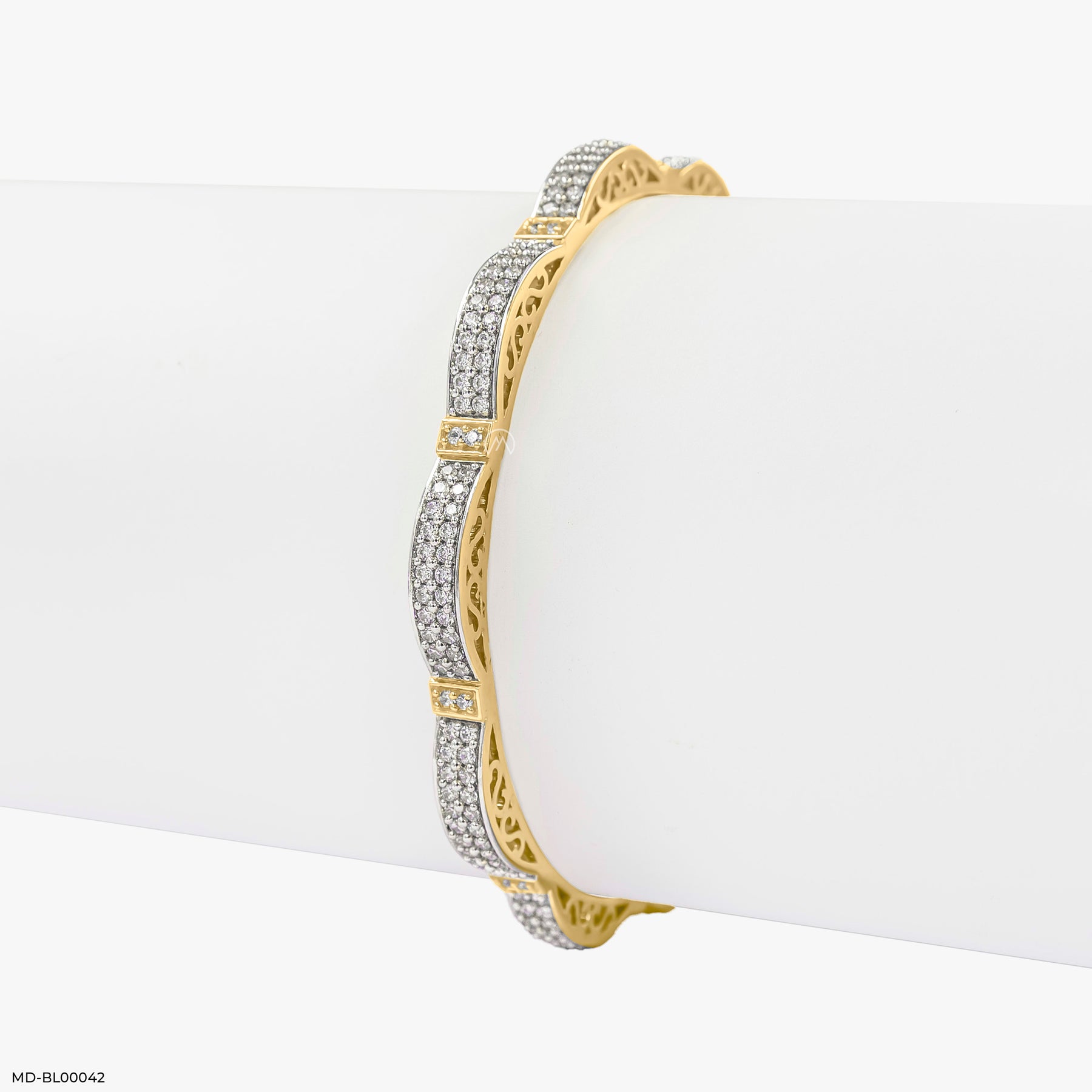 Shinara Diamond Bangle 9K White Gold