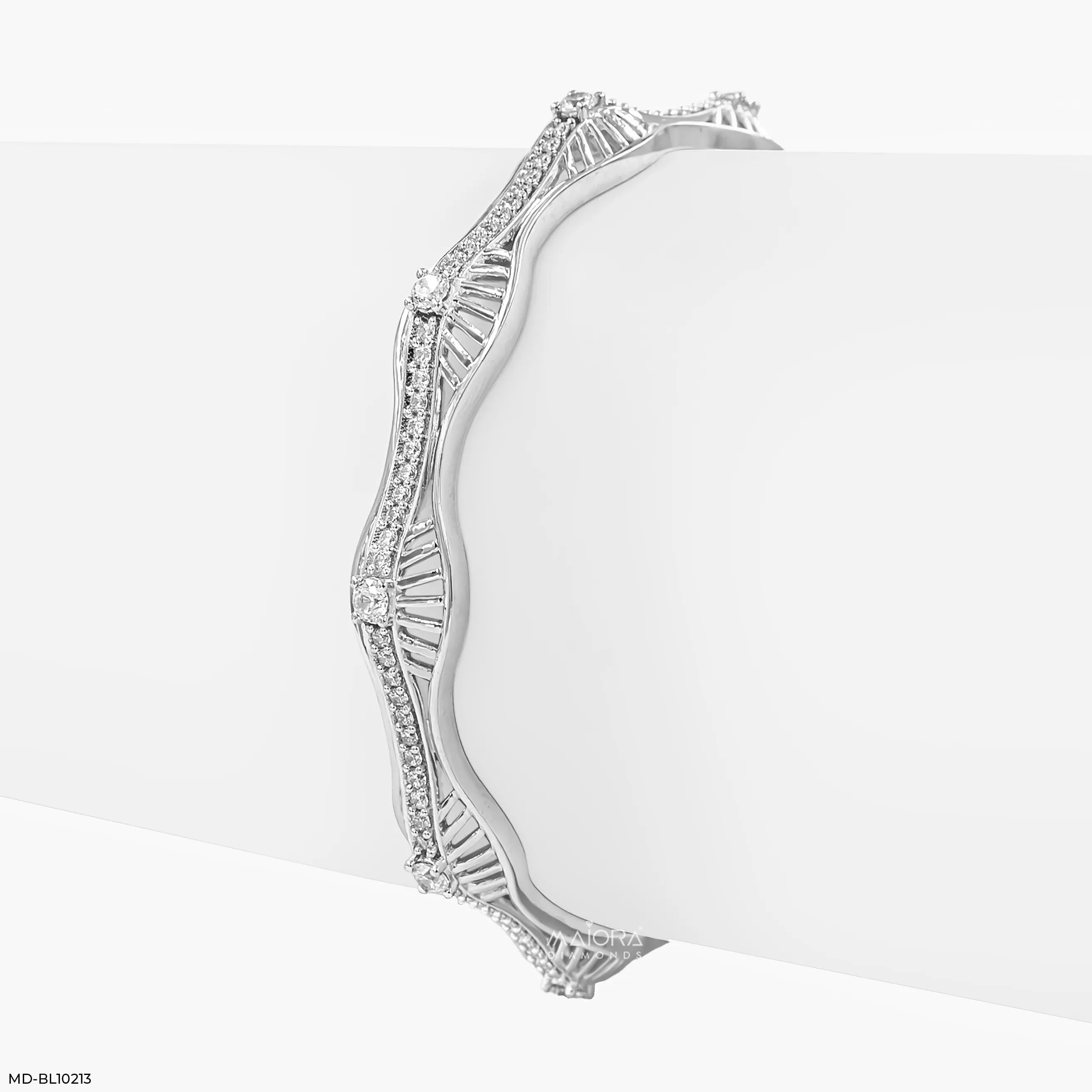 Swaya Wave Flow Diamond Bangle