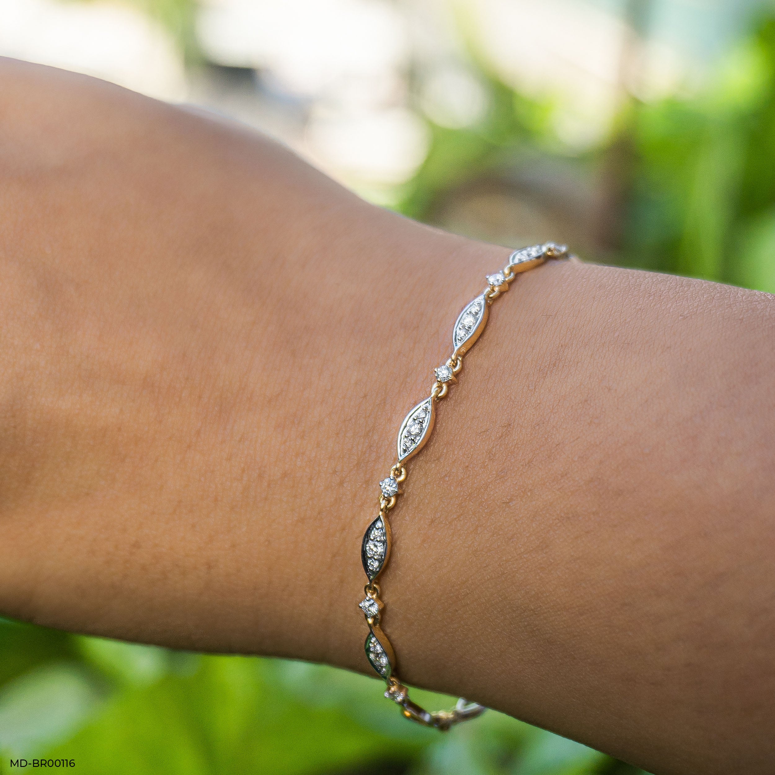 Prong Setting Diamond Bracelets 9K Yellow Gold