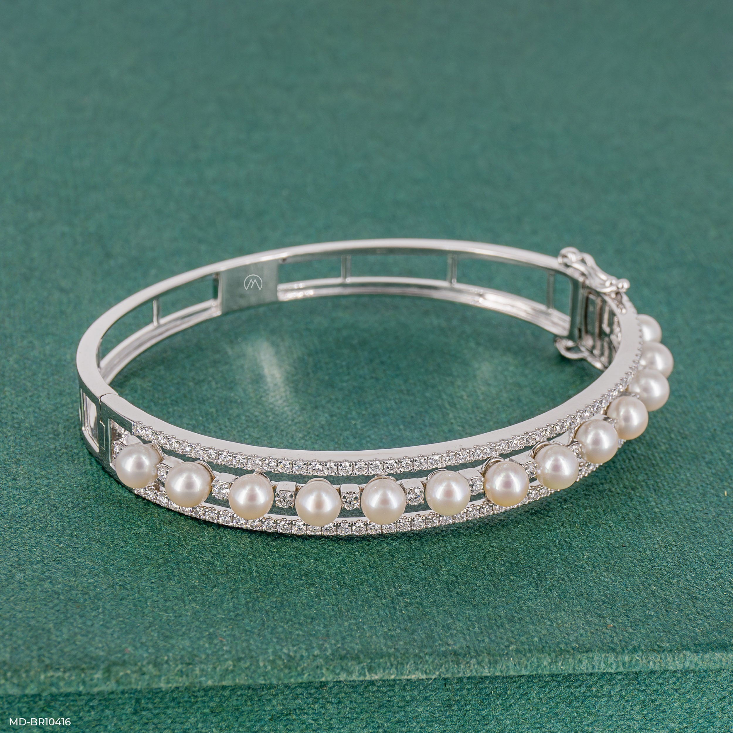 Serene Glow Bracelet 9K White Gold
