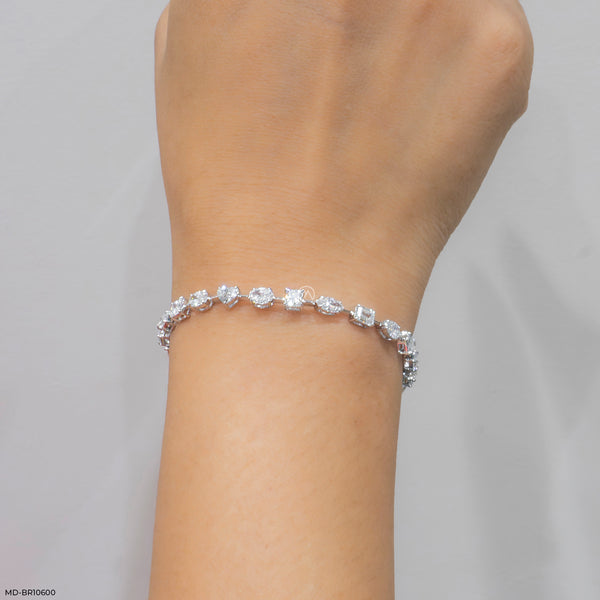 Shape of Sparkle Diamond Bracelets 14K White Gold