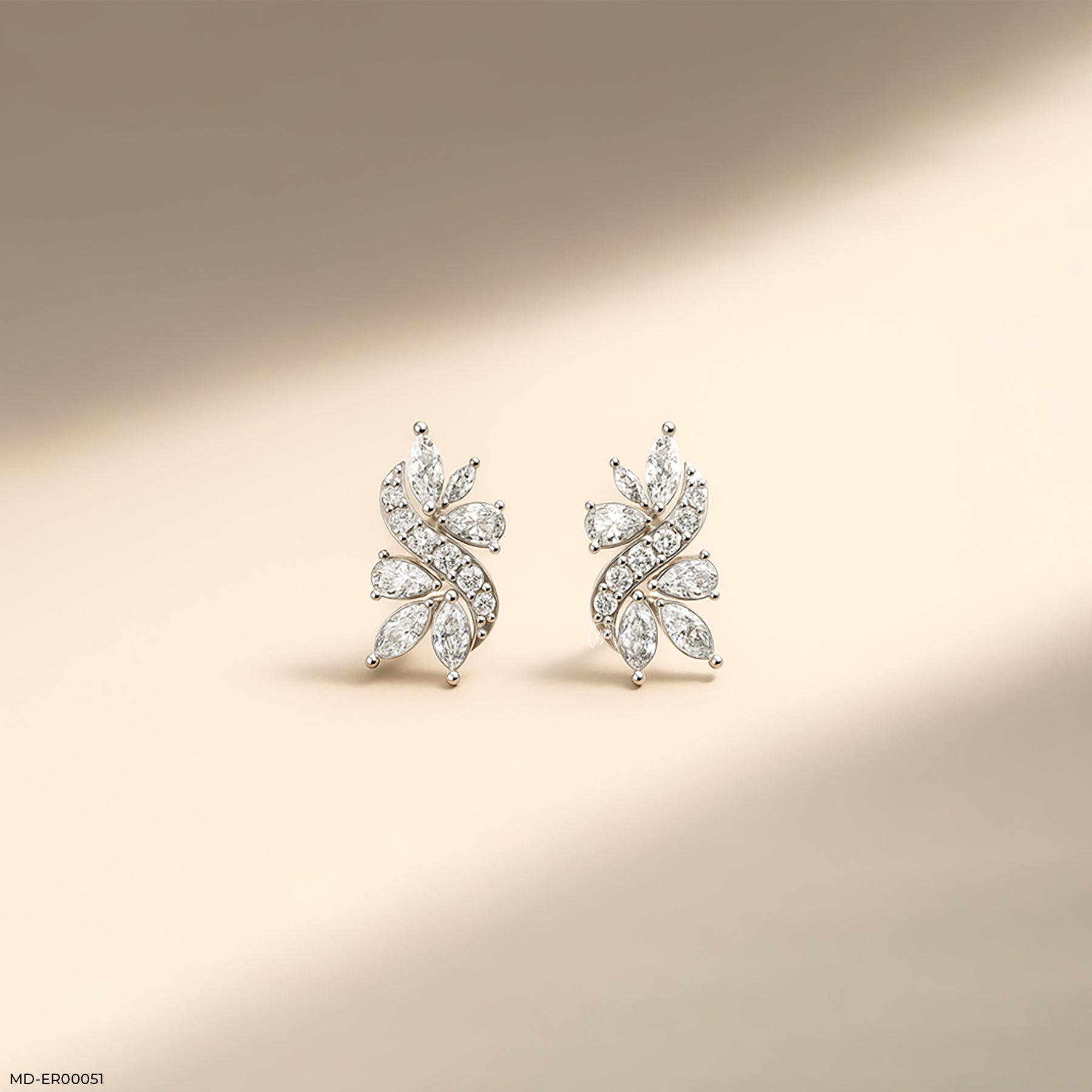 The Marquise Petal Earrings Platinum 950