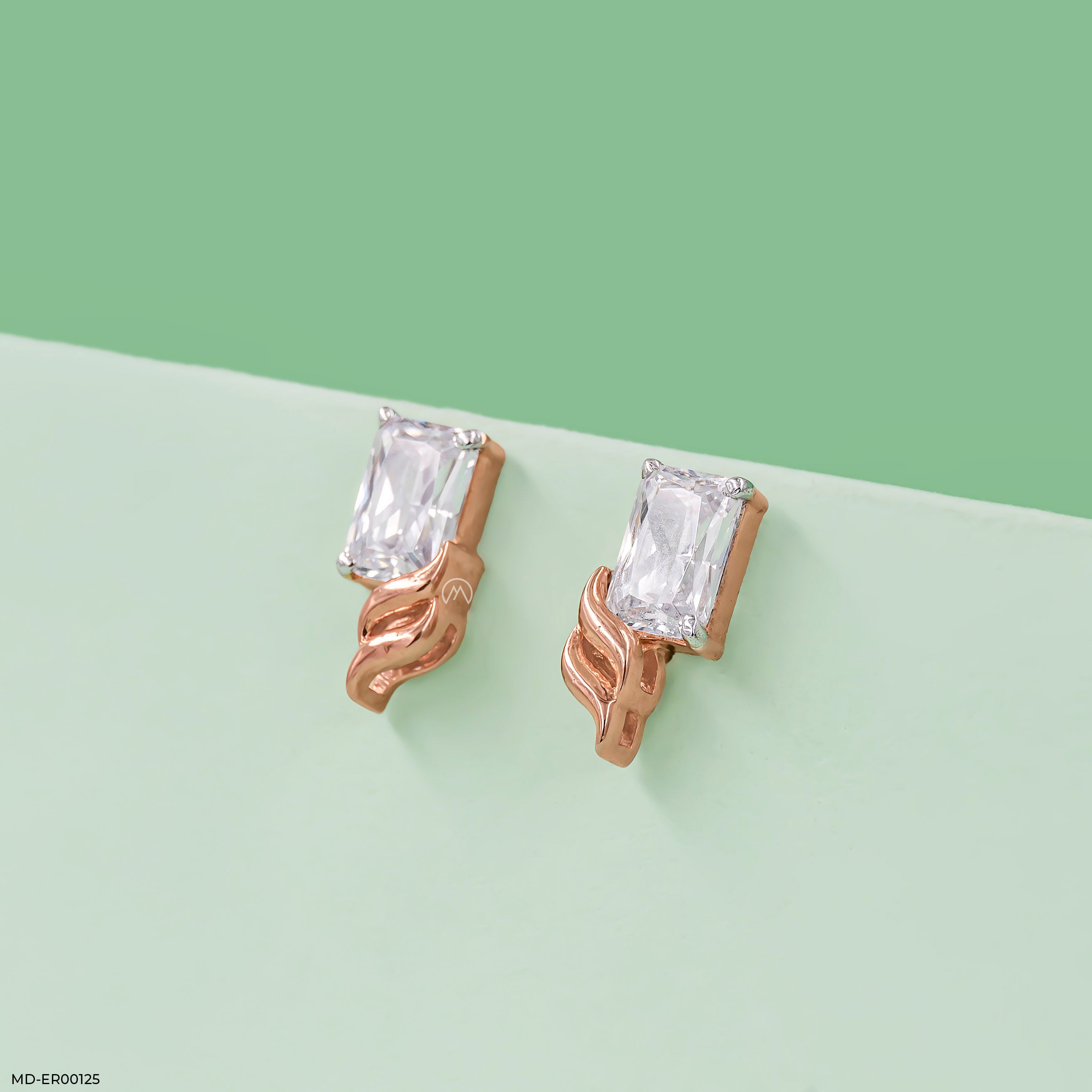 0.8 Carat Emerald Flame Earrings Platinum 950