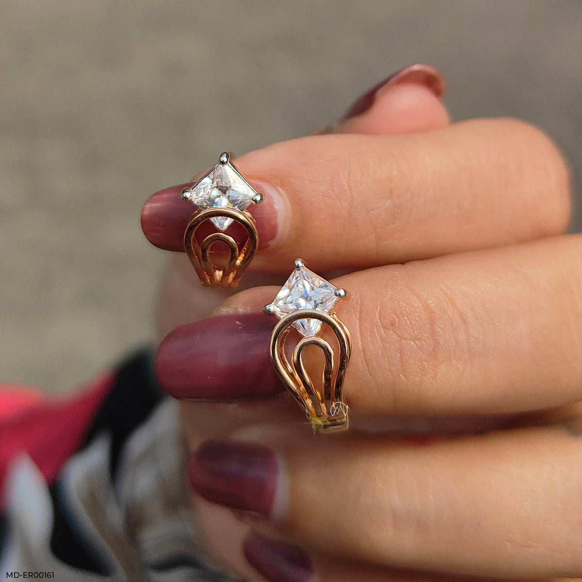 Overlapping Diamond Hoops