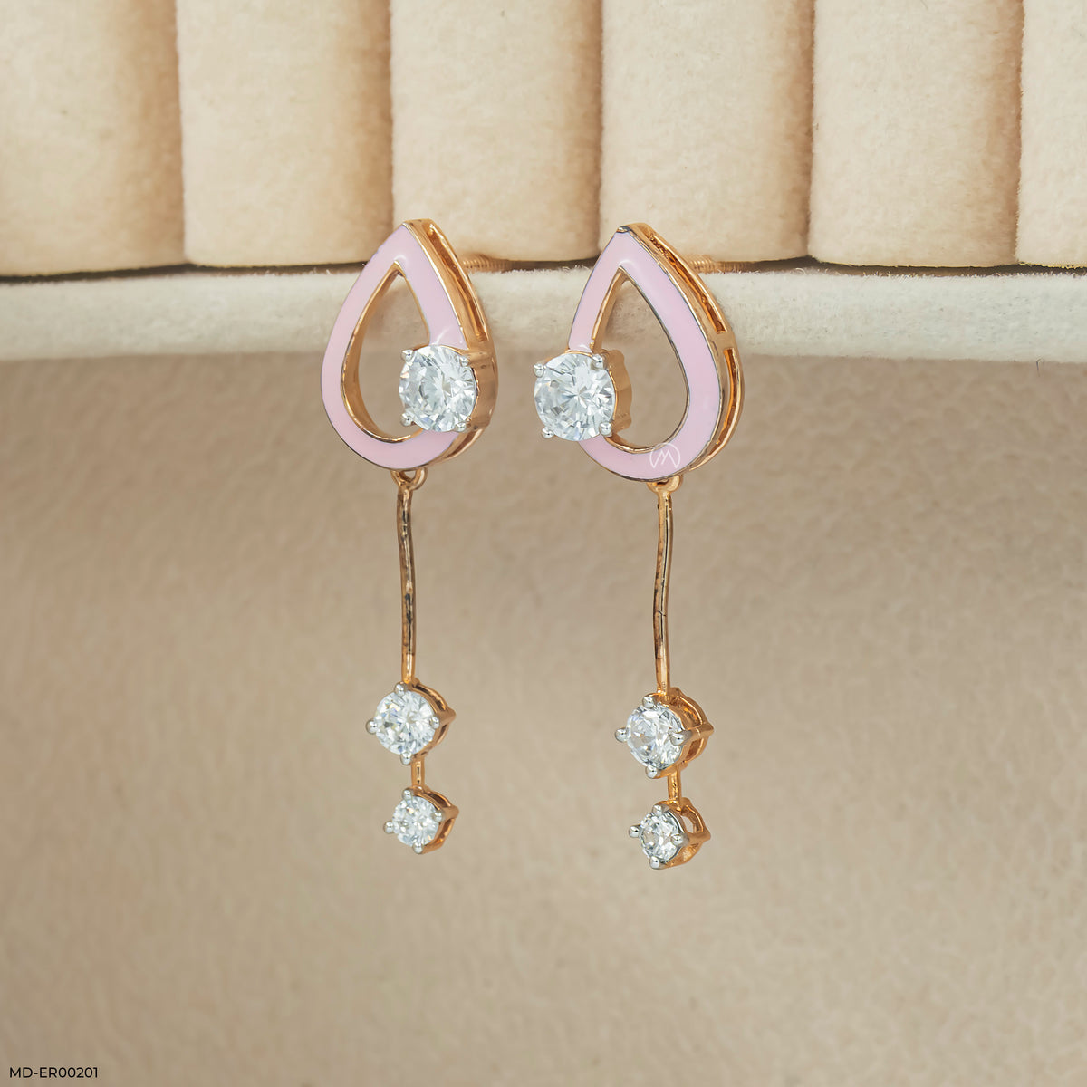 Elliptic Diamond Danglers