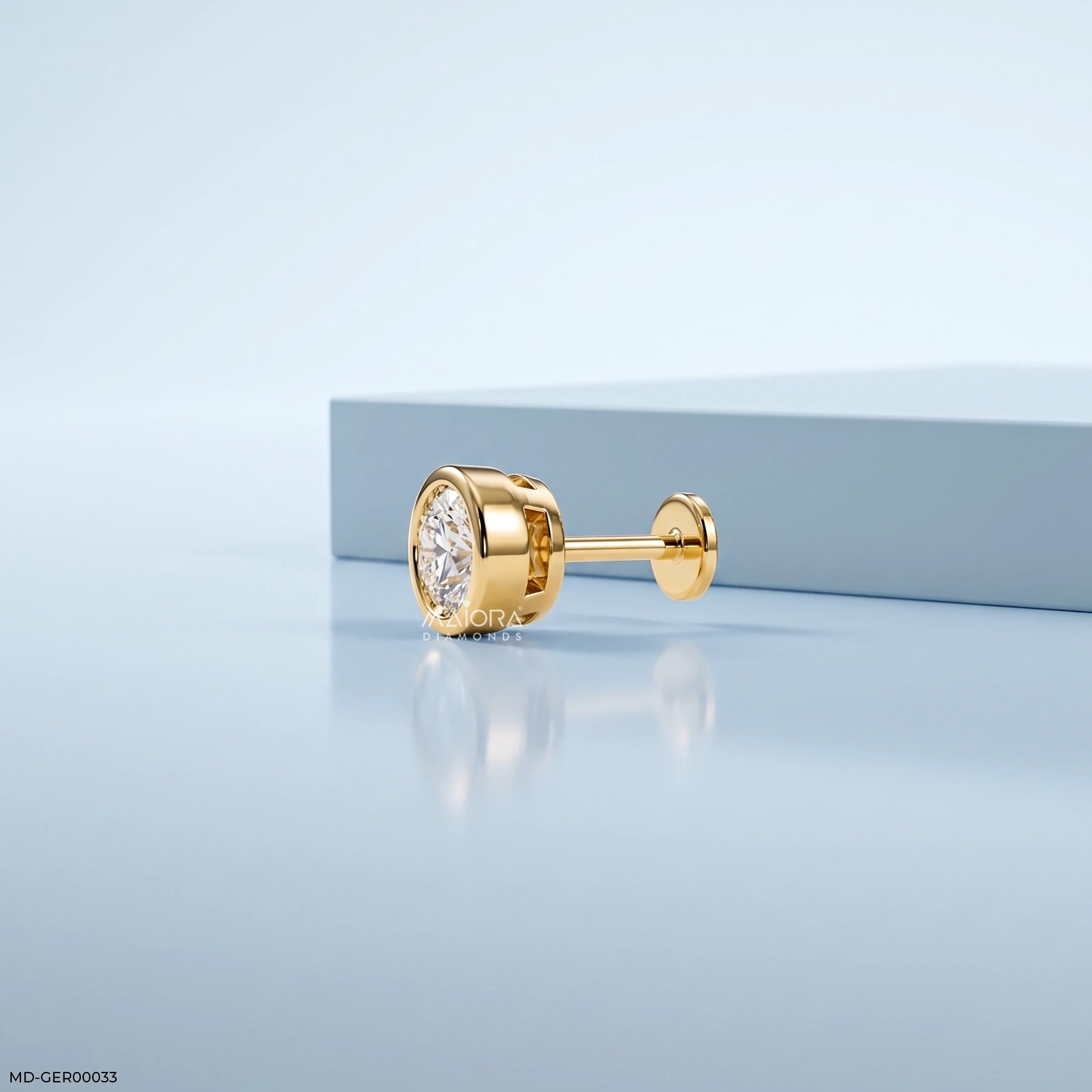 Golden Bezel Round Diamond Mens Stud Earring Platinum 950