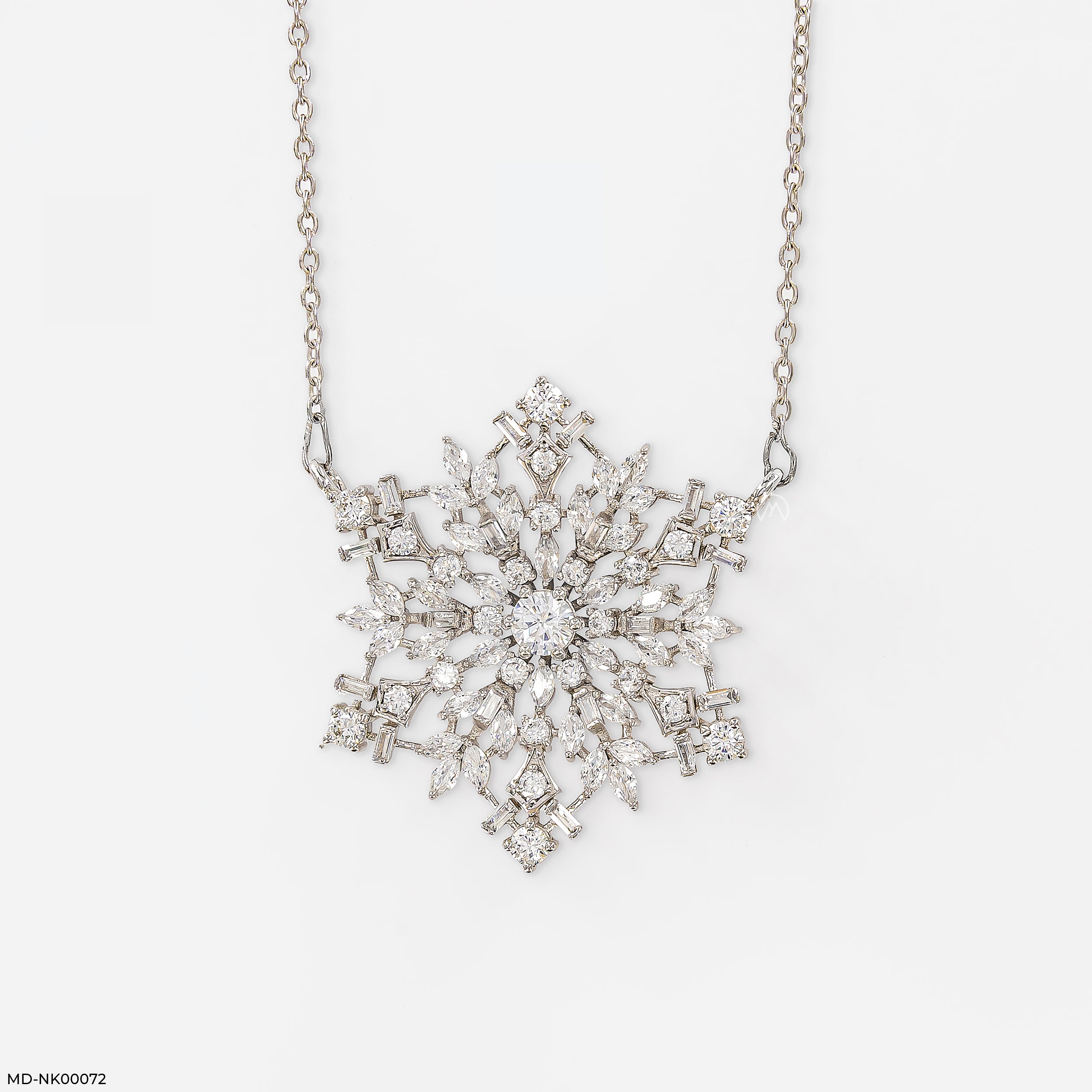 Palm Leaf Glamour Diamond Necklace 9K White Gold