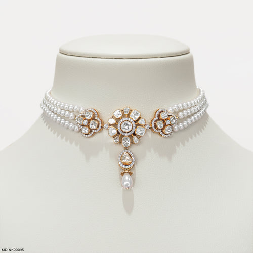 1.25 Carat Regal Maharani Pearl and Polki Choker
 14K Yellow Gold