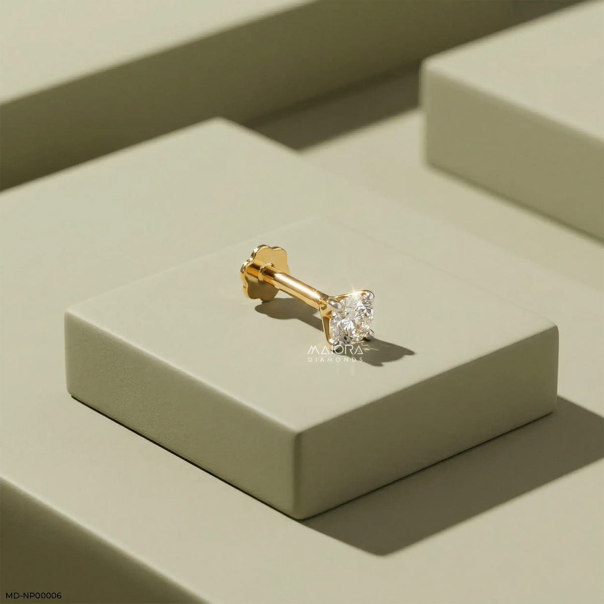 Regal Solitaire Diamond Nose Pin