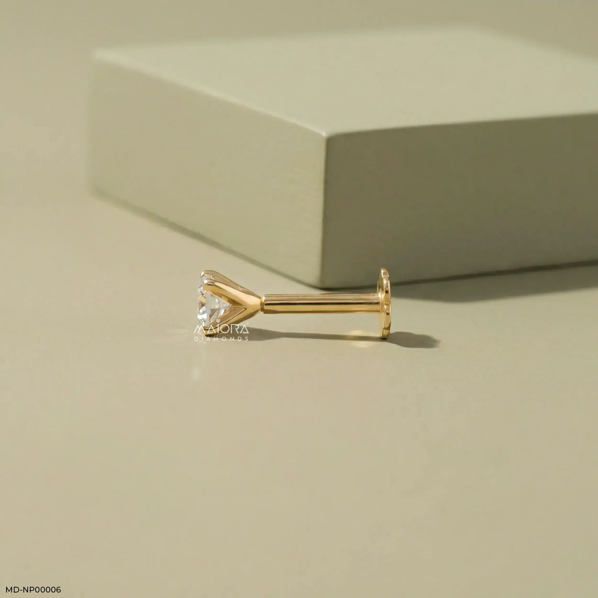 Regal Solitaire Diamond Nose Pin
