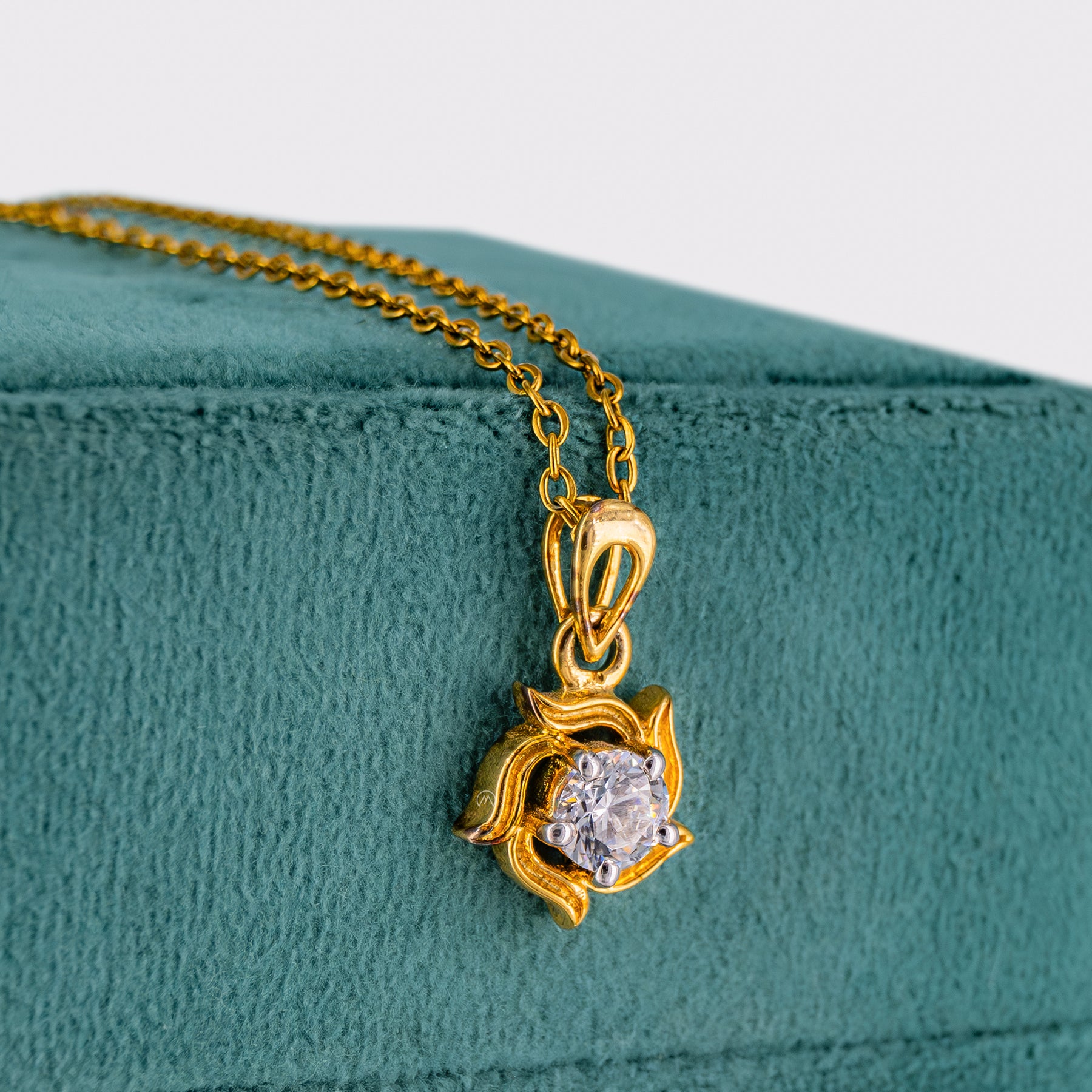 Twisted Petal Solitaire Pendant 9K Yellow Gold