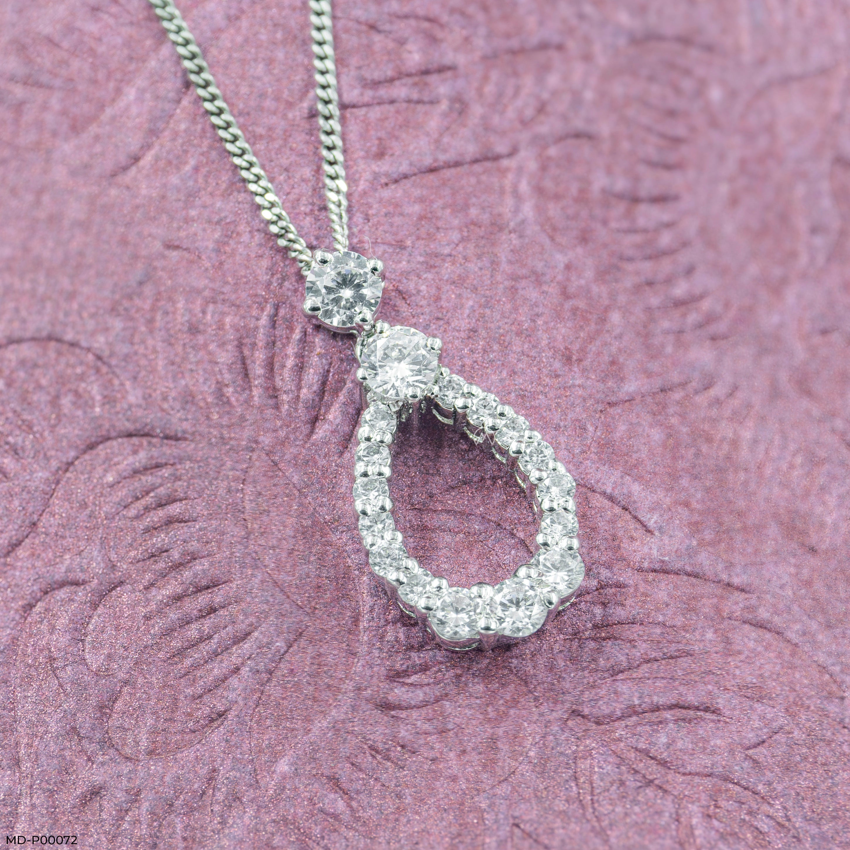 1 Carat Pearluxe Curve pendants 9K White Gold