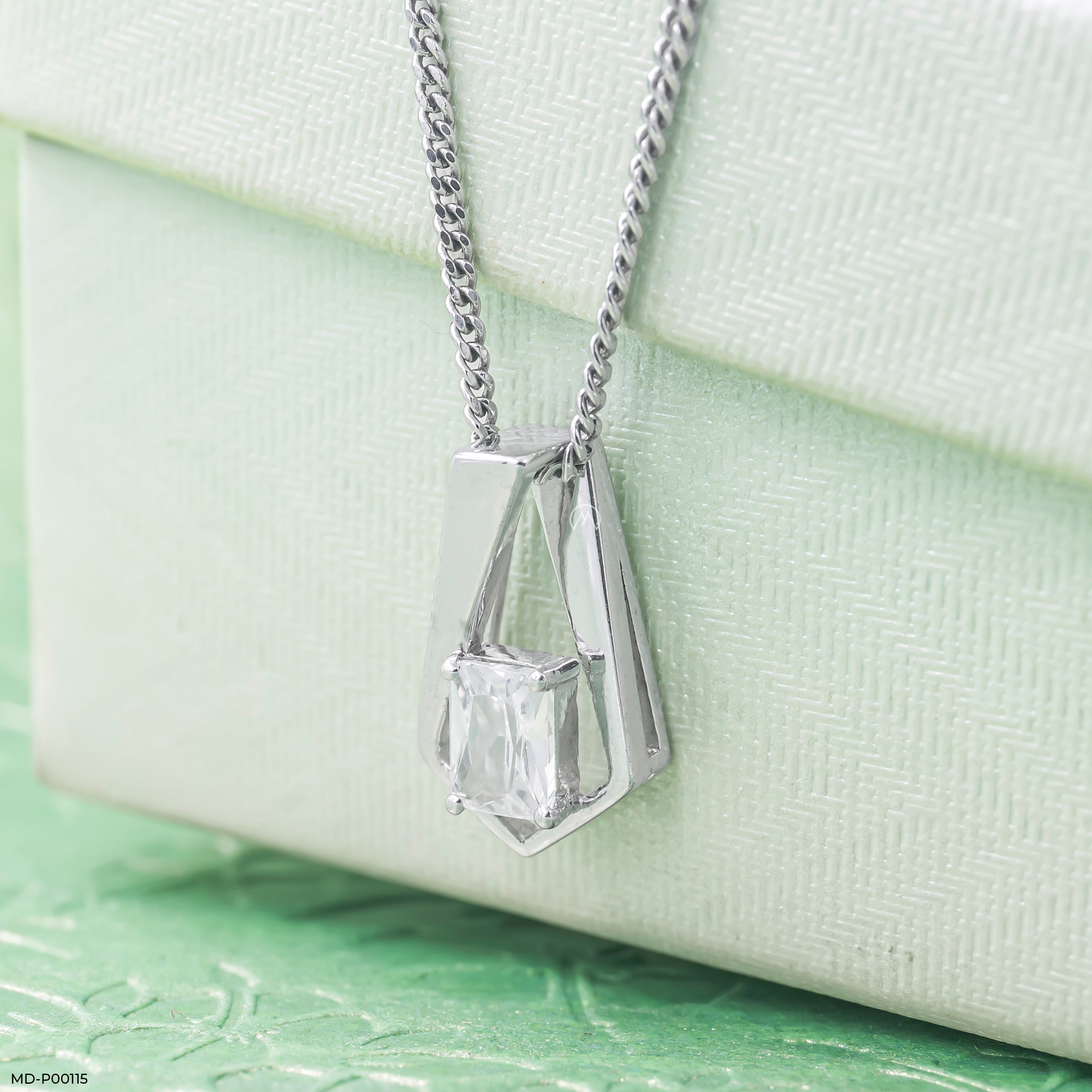 0.5 Carat Prism Elegance Pendants Platinum 950