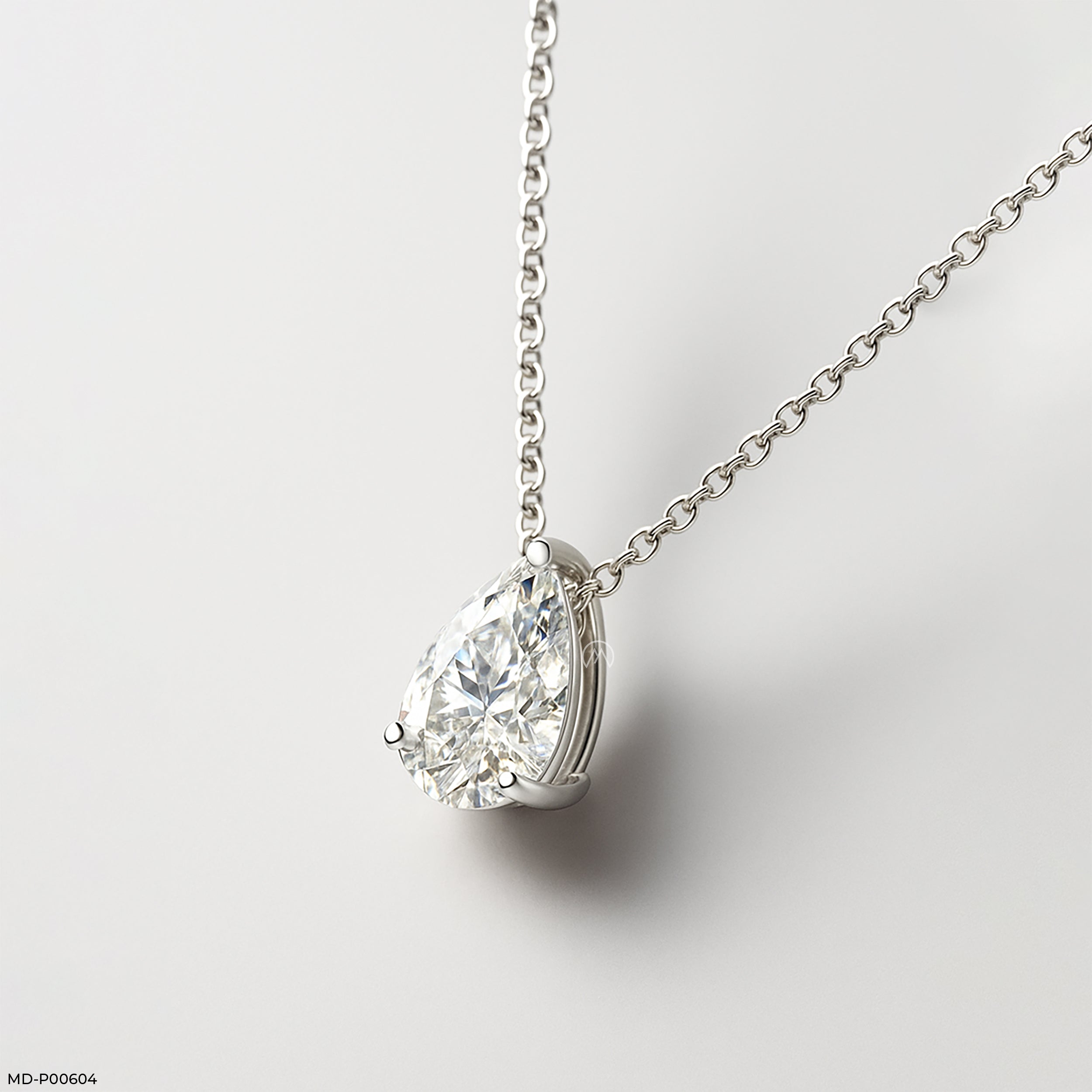 Lustra Drop Pendant 9K White Gold