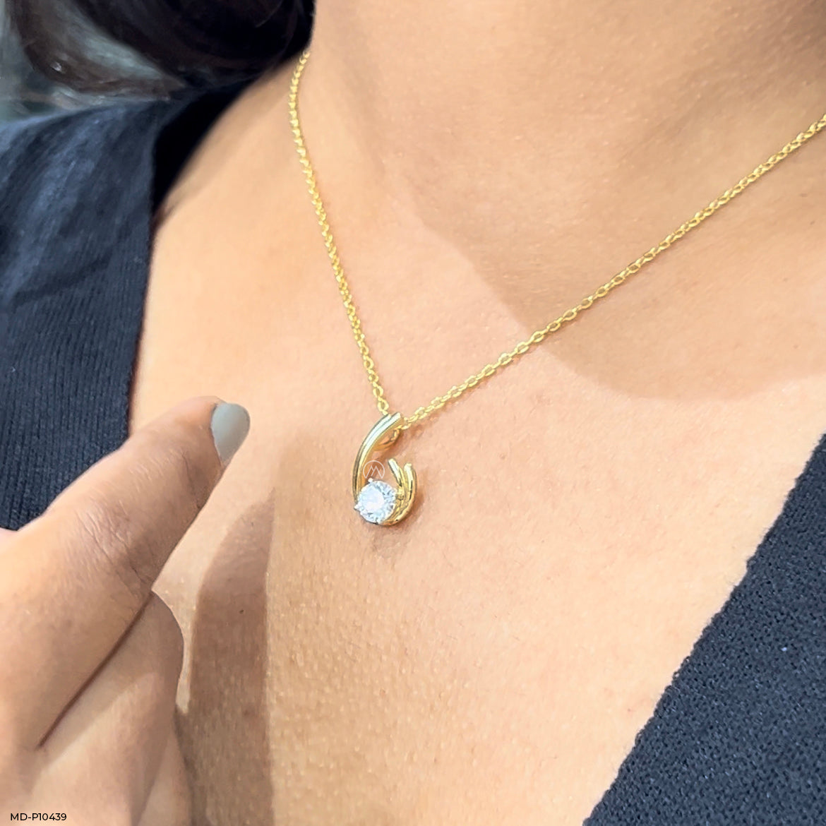 0.75 Carat Round Solitaire Elara Pendant 14K Rose Gold