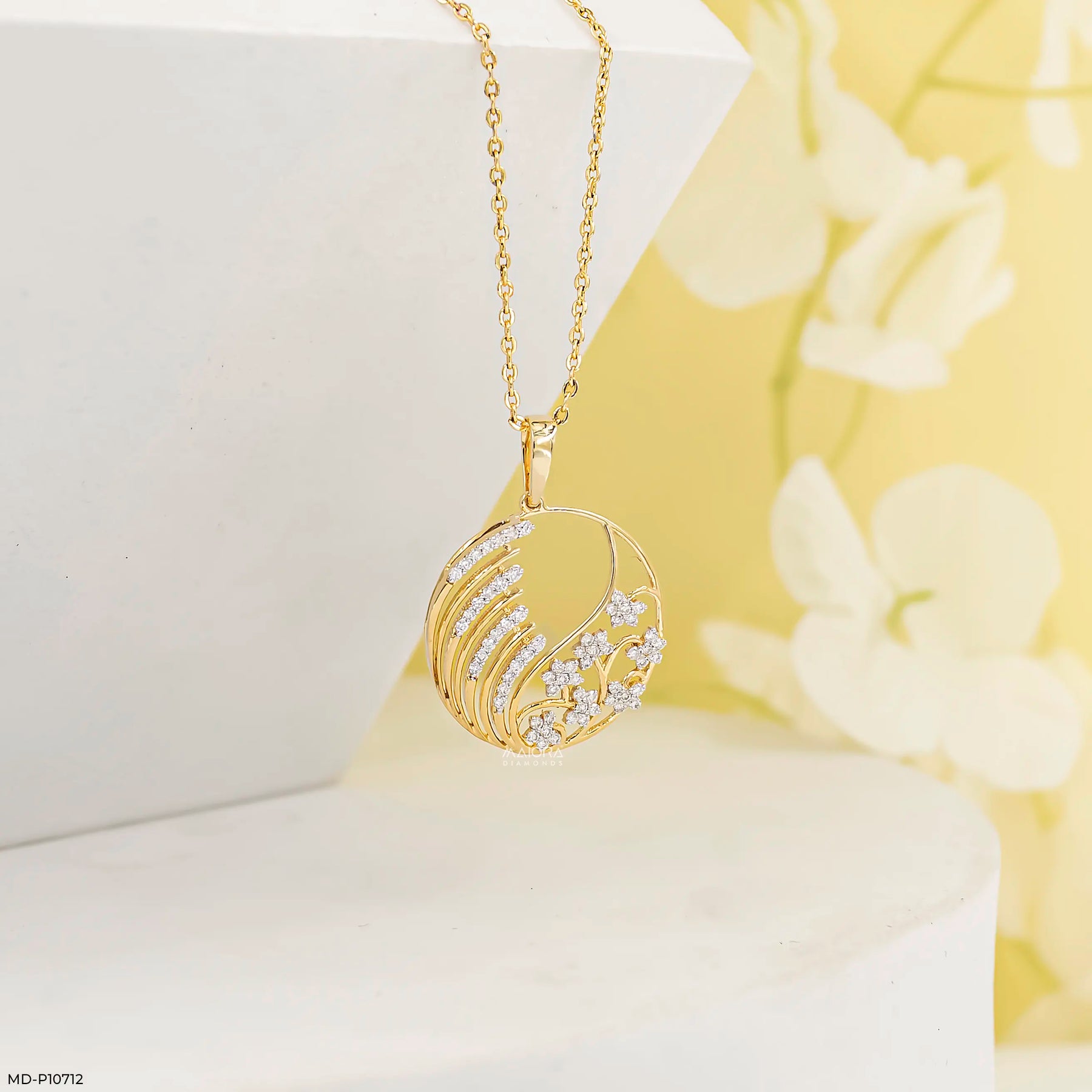 Blishfull Bloom Diamond Pendant 9K Yellow Gold