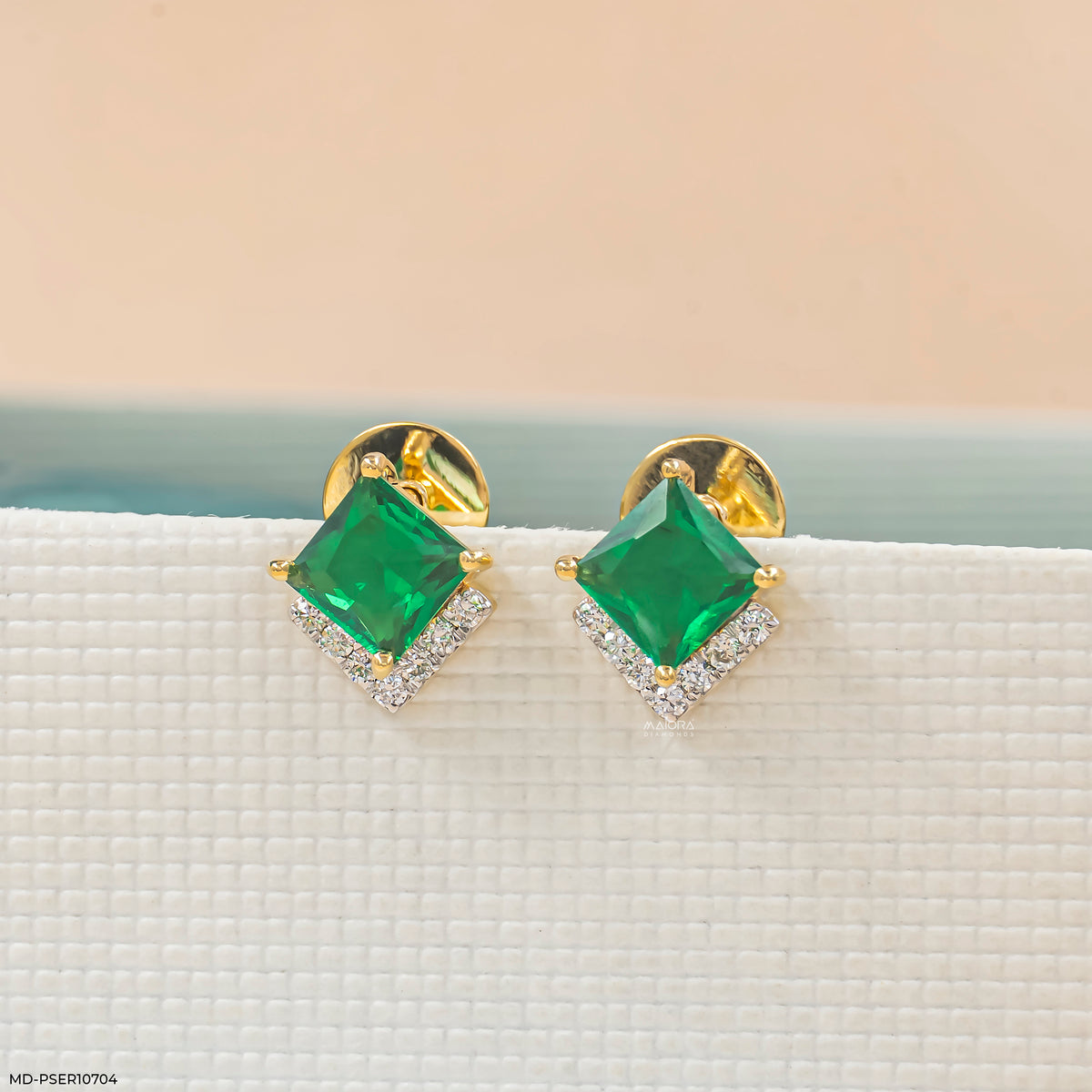 Glamorous Emerald Studs Earrings
