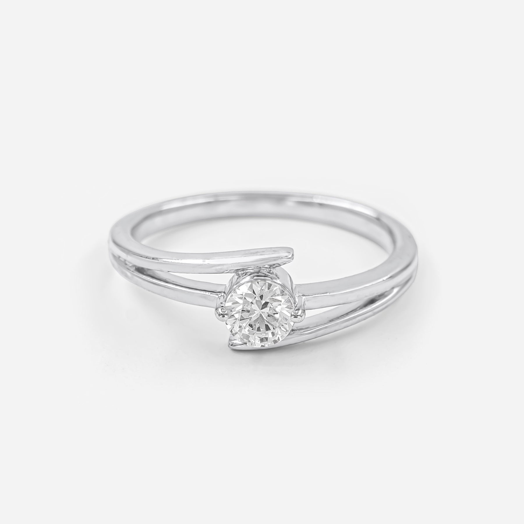 The Embrace Solitaire Platinum 950