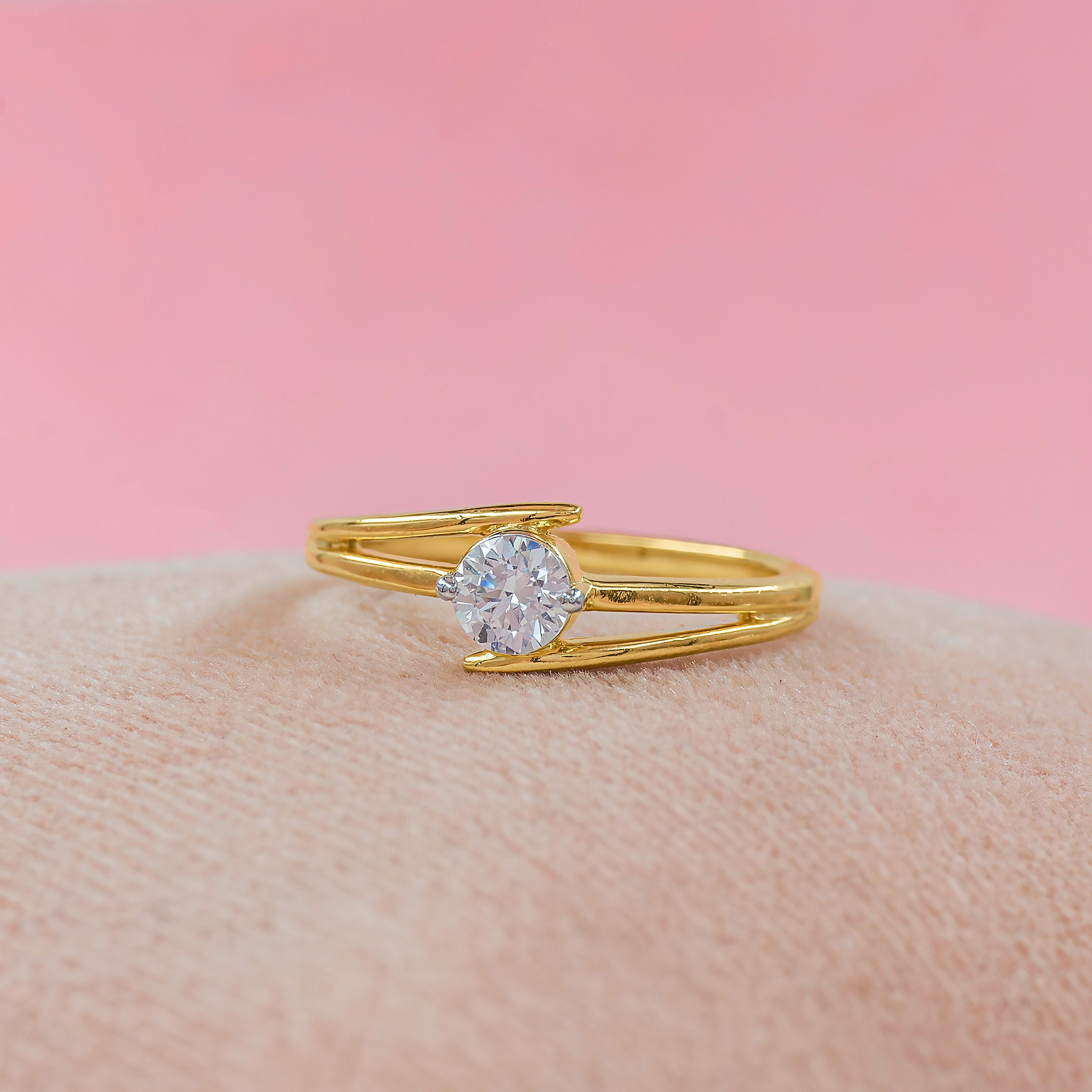 The Embrace Solitaire 9K Yellow Gold