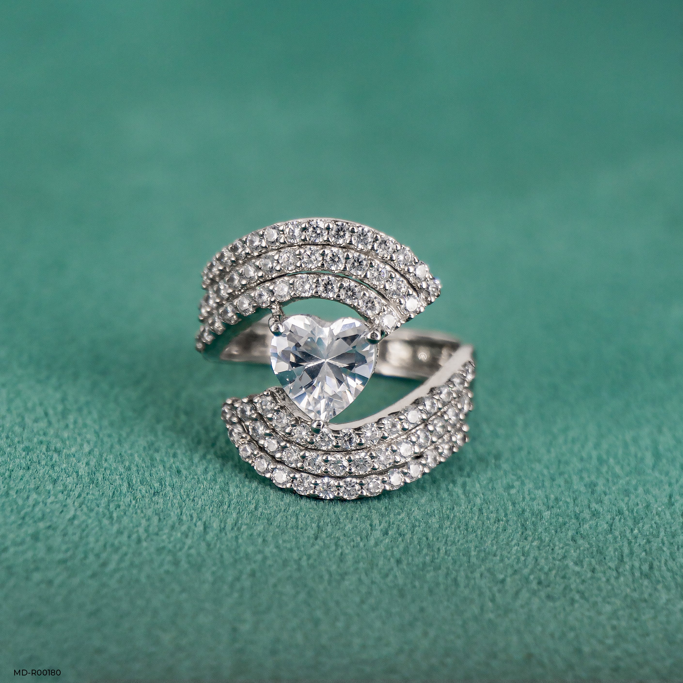 The Heart-Shaped Pave Ring 9K White Gold