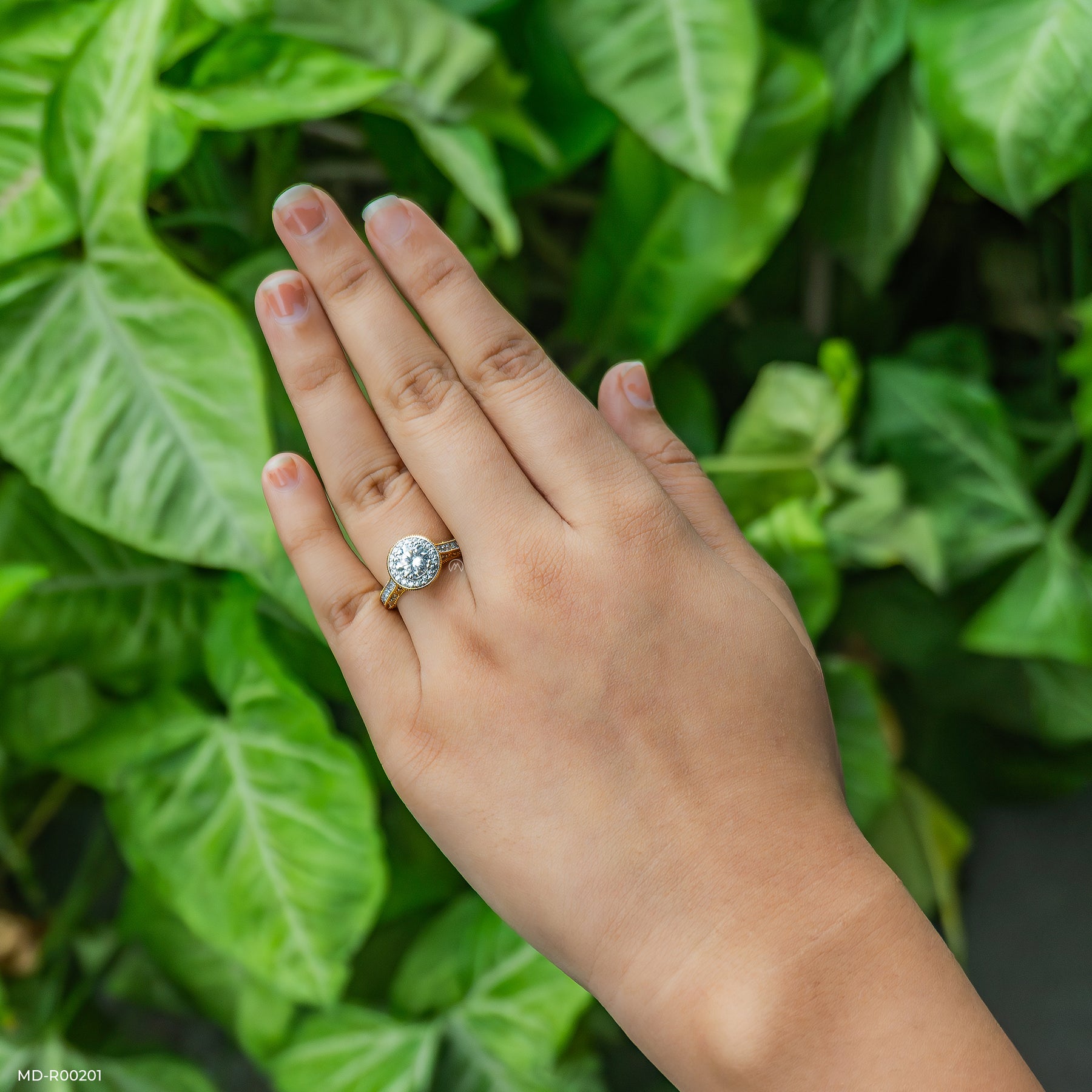 The Round Brilliant Vintage Halo Ring 14K Yellow Gold