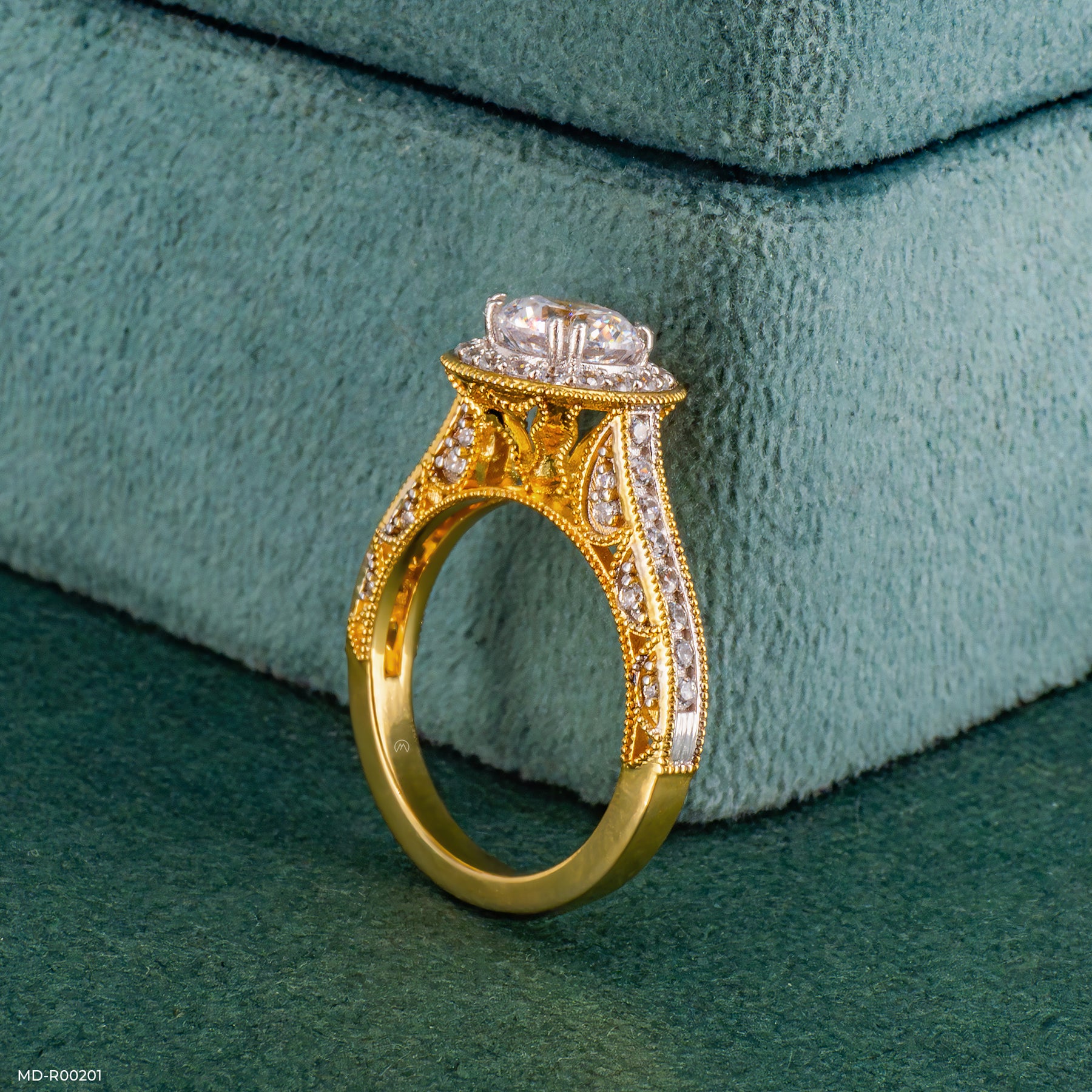 The Round Brilliant Vintage Halo Ring 14K Yellow Gold