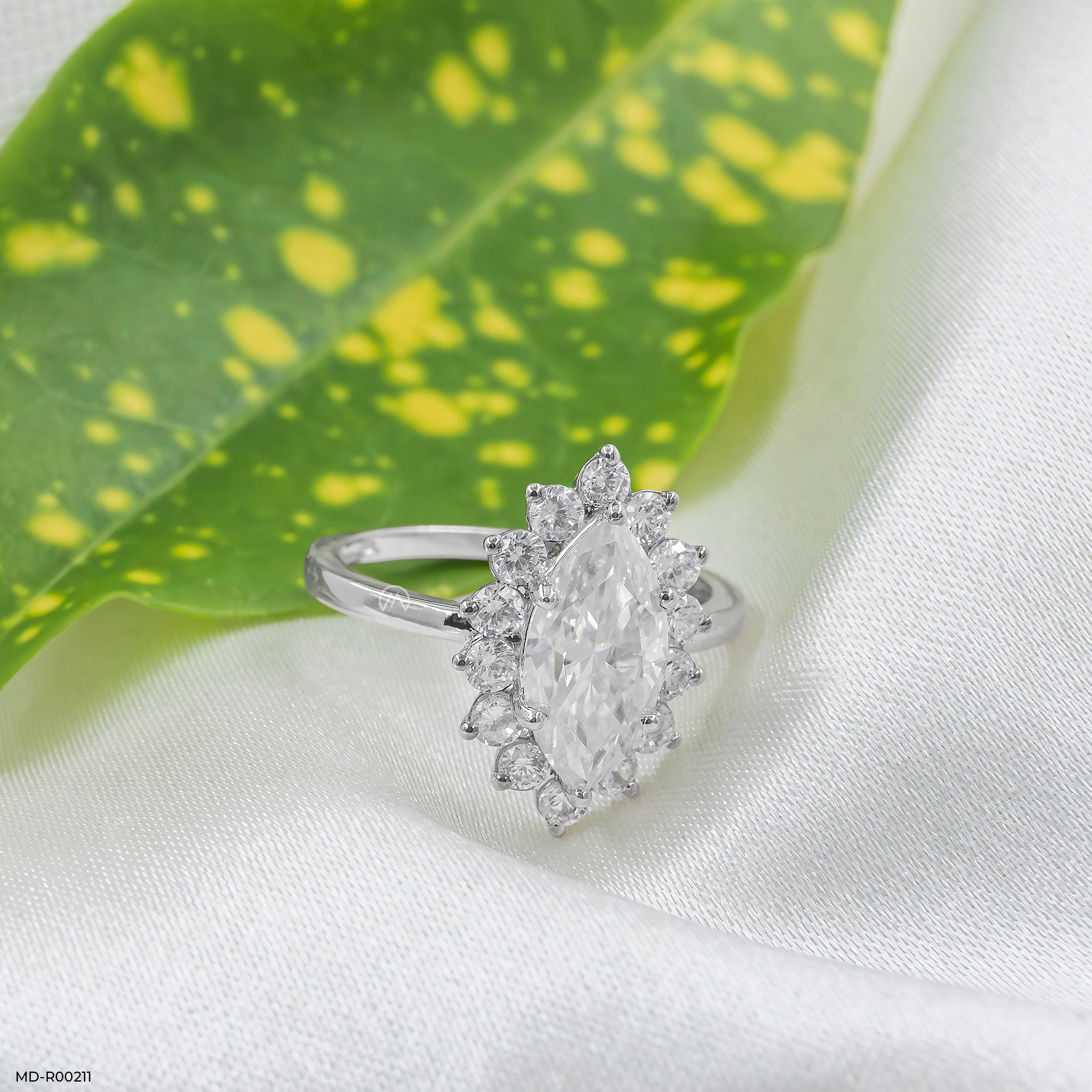 The Marquise Diamond Sunburst Ring 9K White Gold