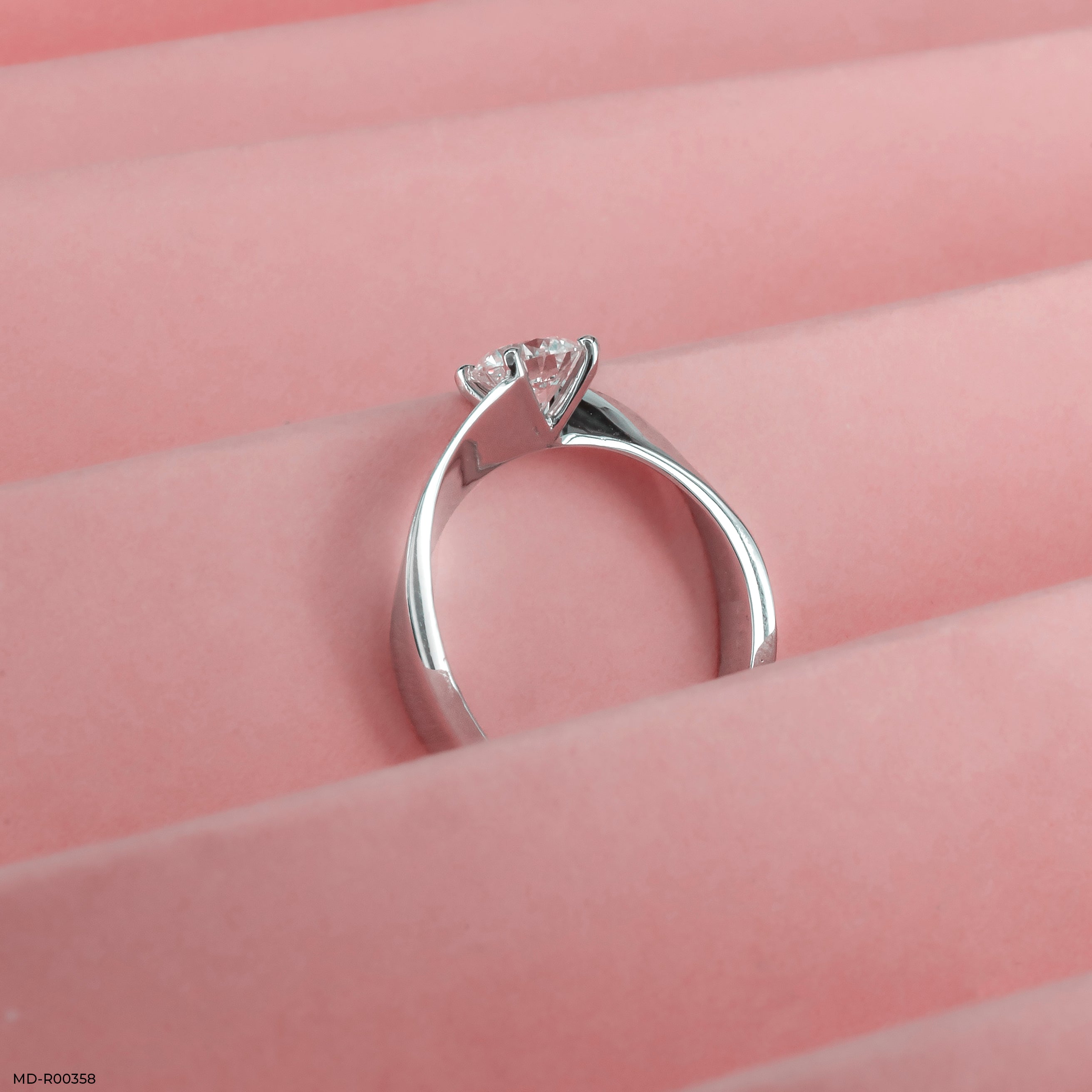 The Golden Wave Ring 9K White Gold