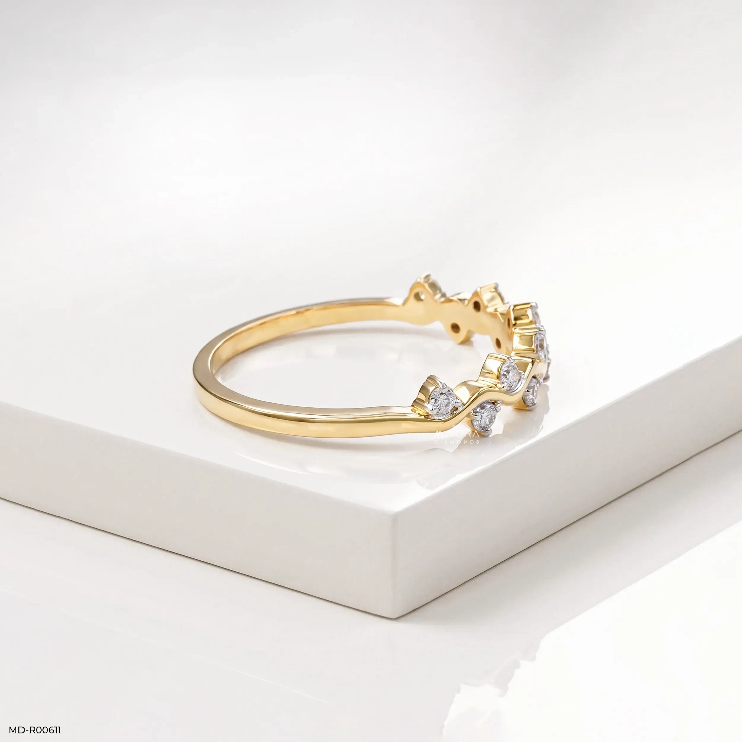 0.20 Carat Shiny Wave Round Diamond Ring