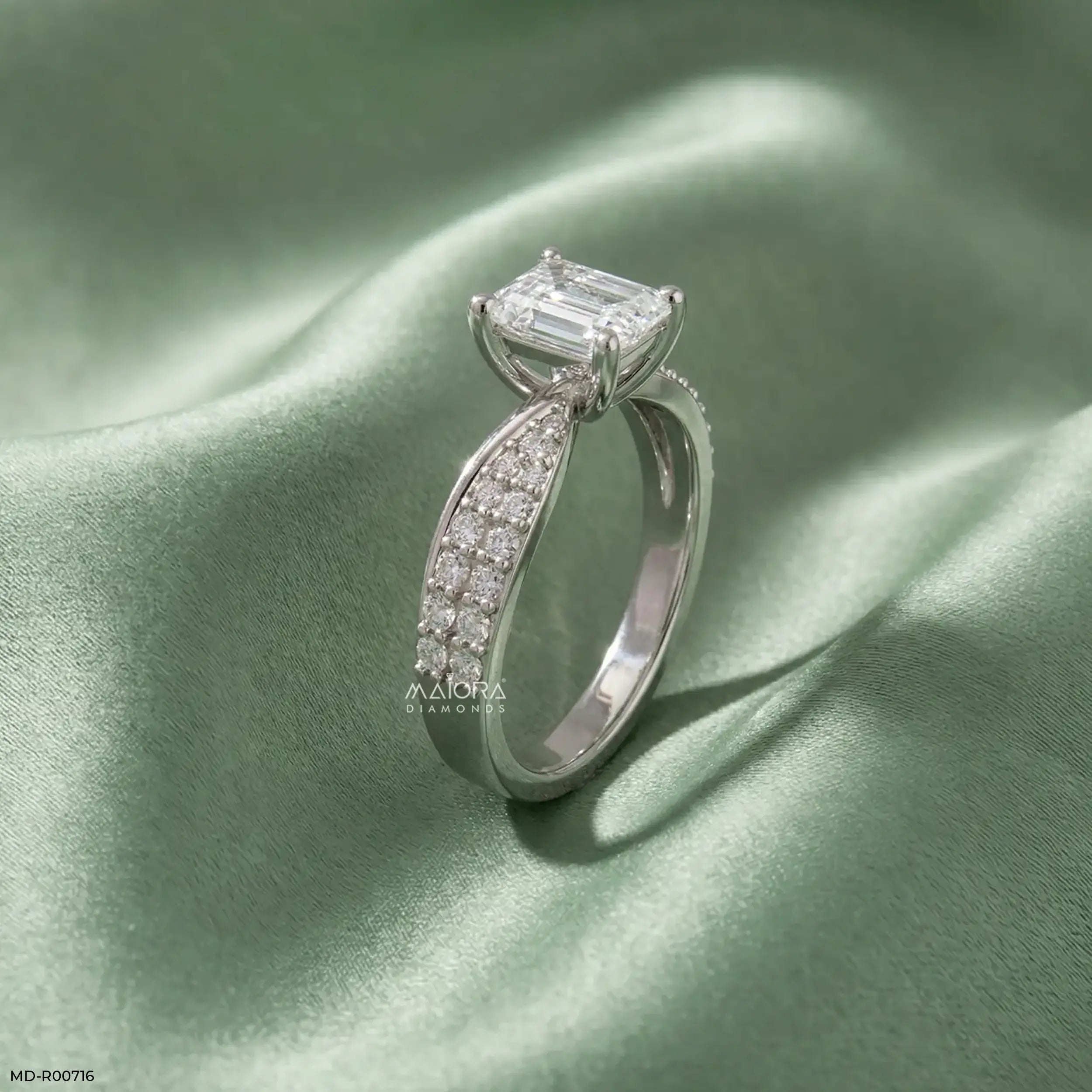 Exquisite Emerald Solitaire Diamond Ring