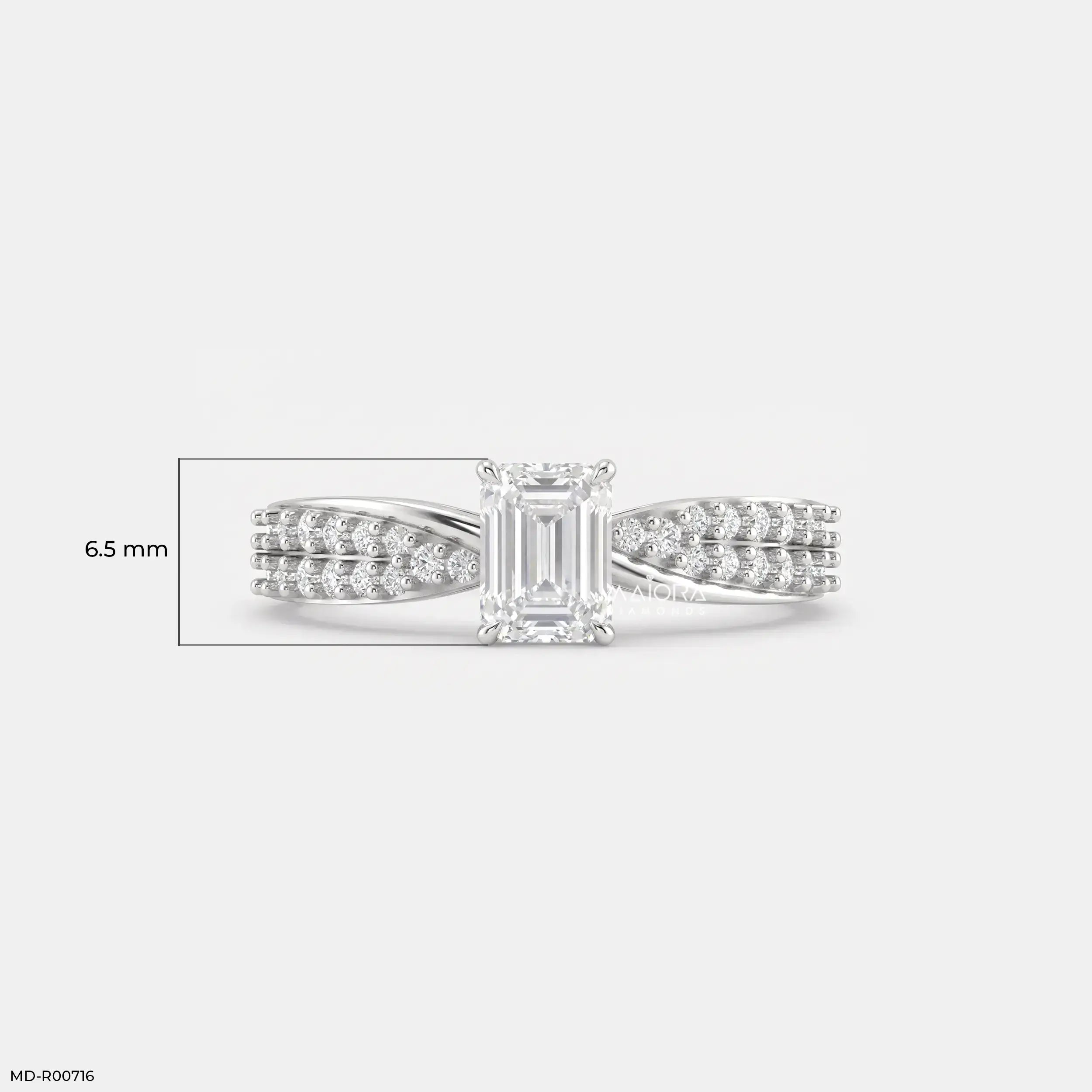 Exquisite Emerald Solitaire Diamond Ring