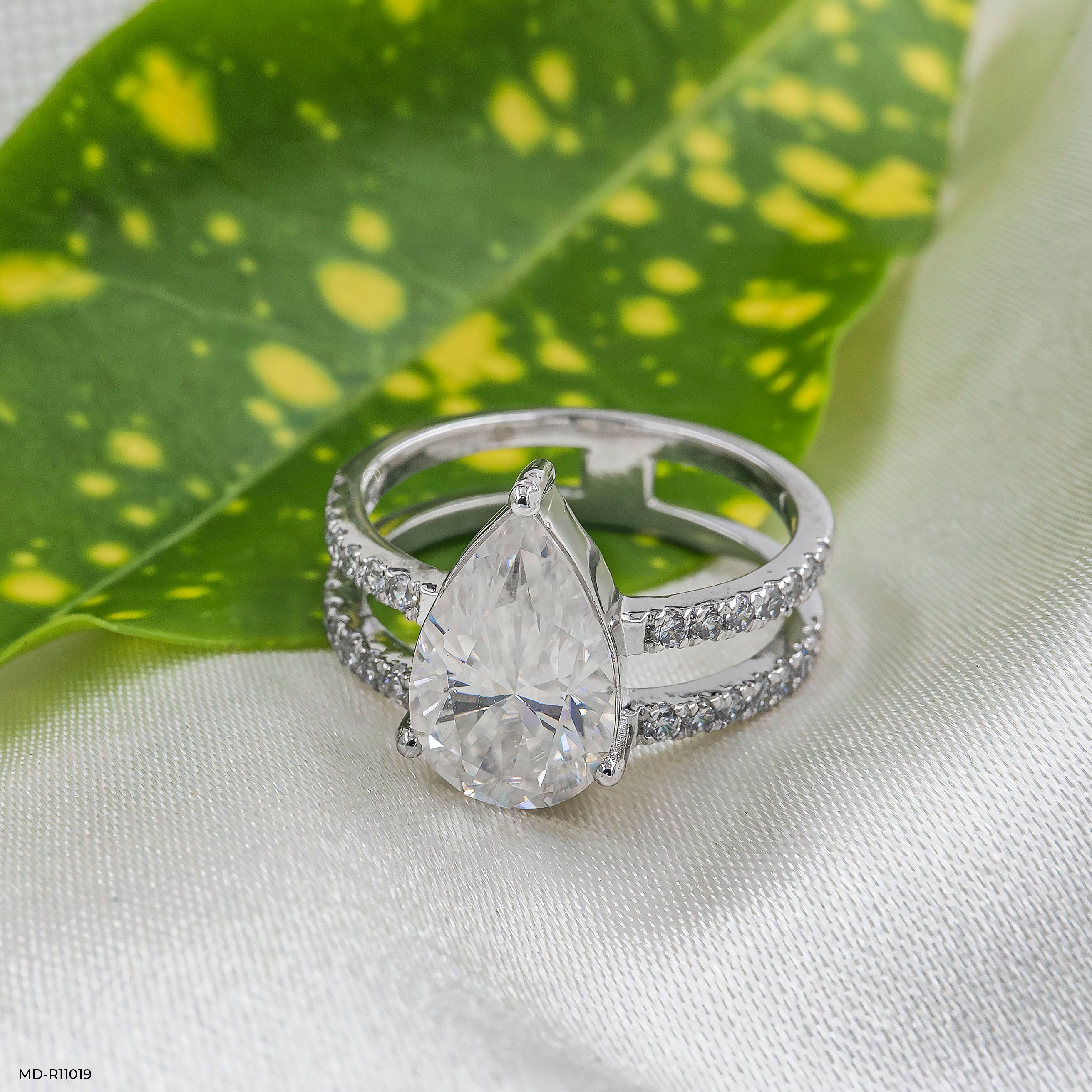 The Harmony Split Ring 9K White Gold