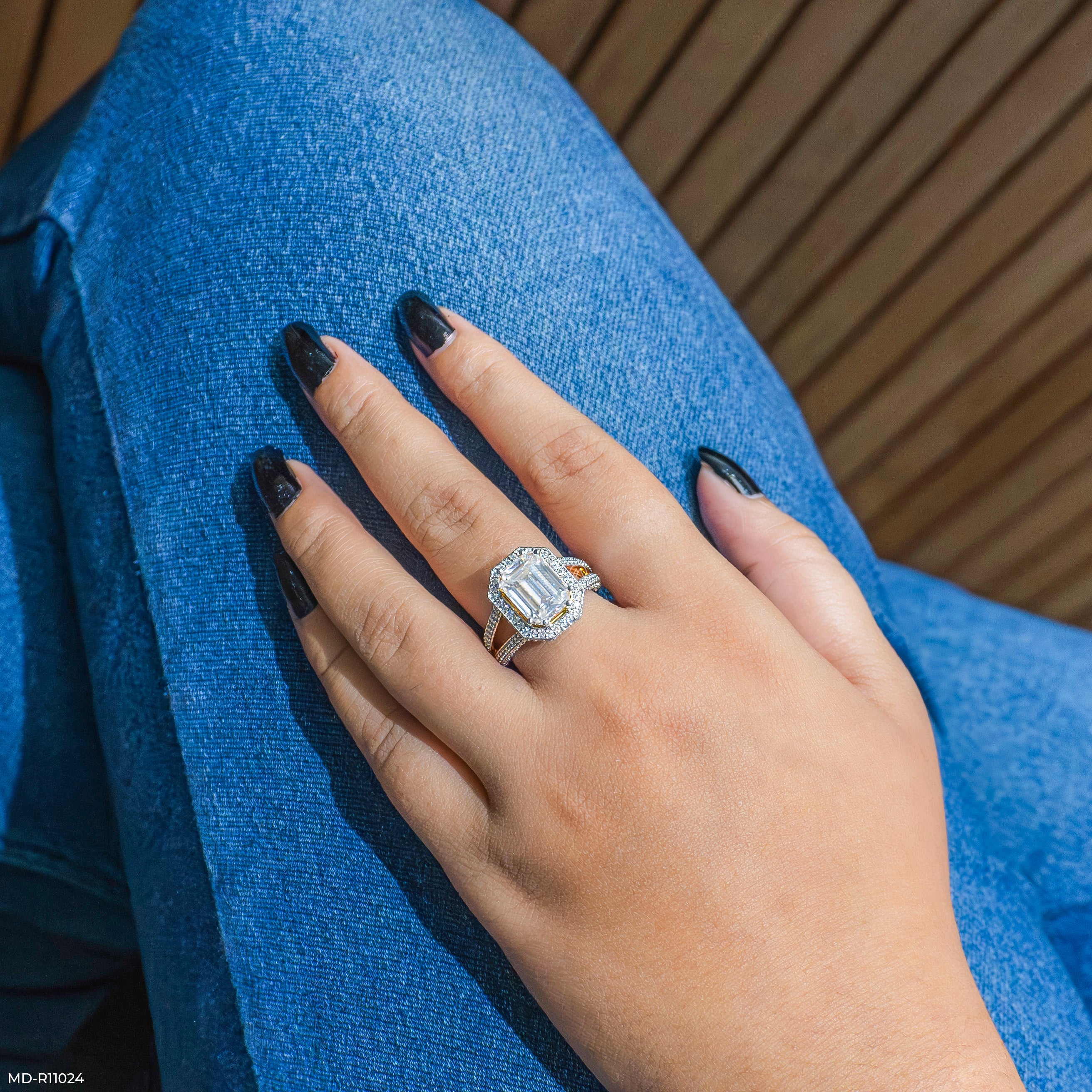 Majestic Emerald Halo Ring 18K Yellow Gold