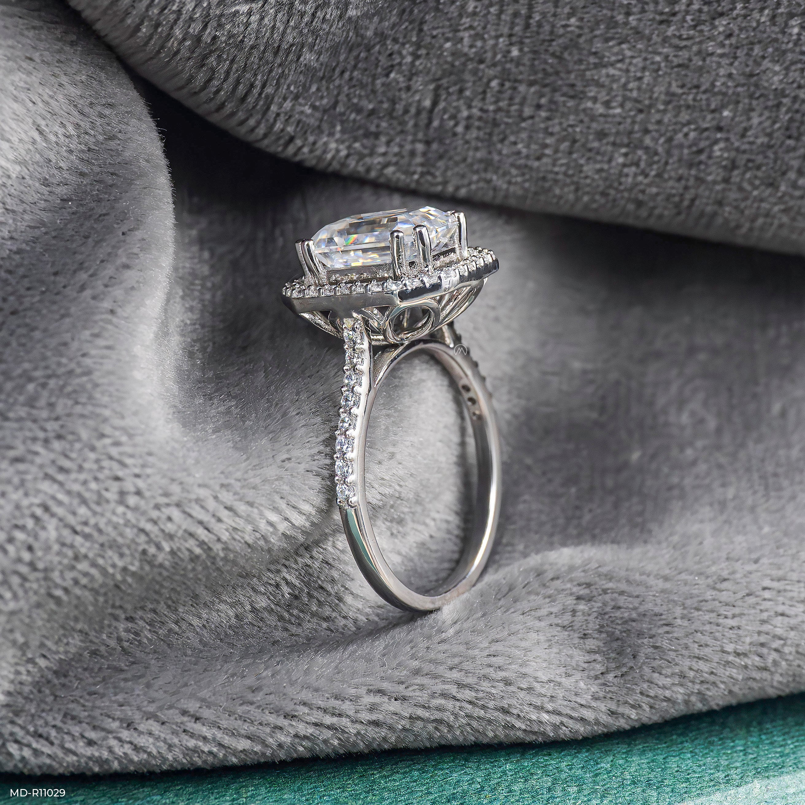 The Imperial Halo Ring 9K White Gold