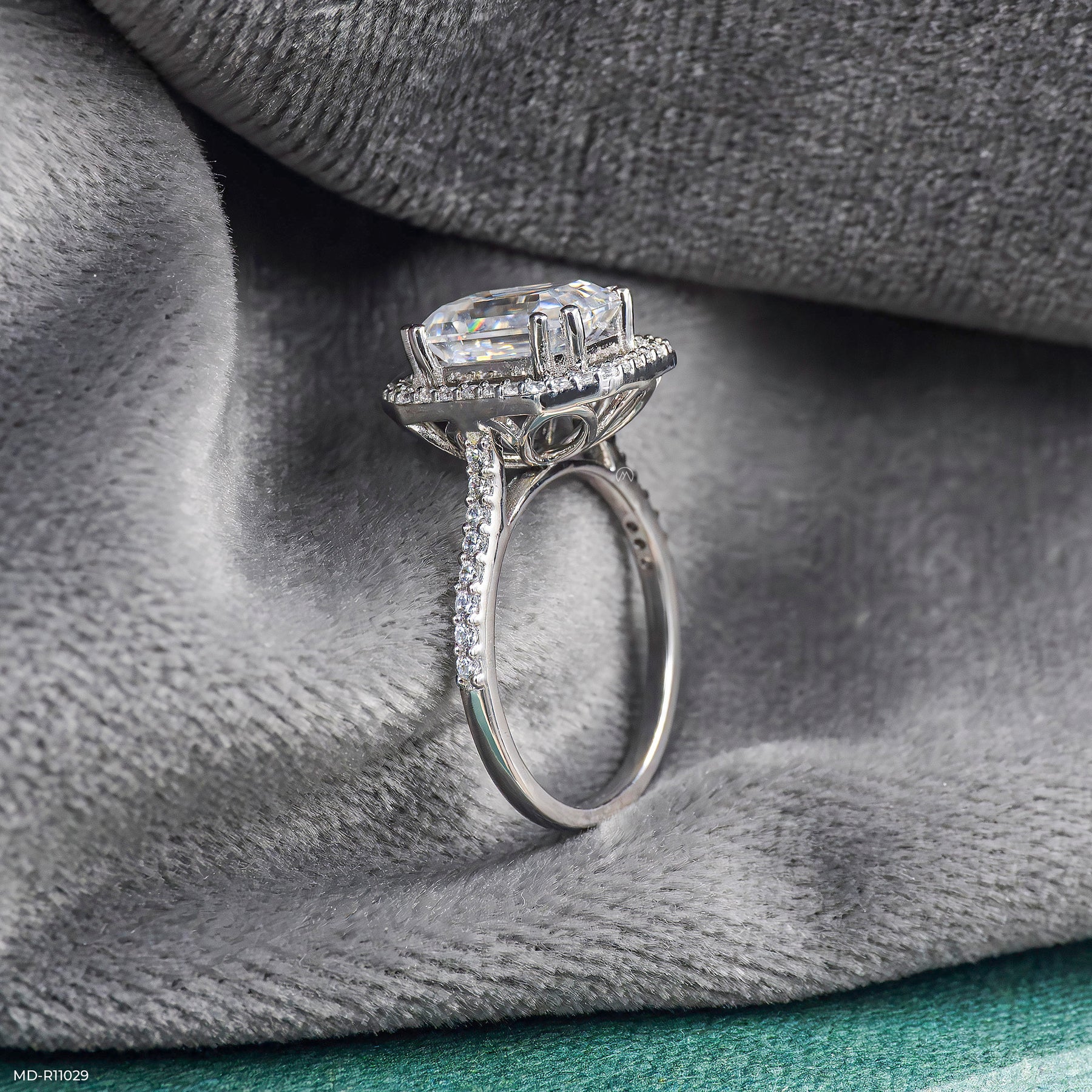 The Imperial Halo Ring 18K Yellow Gold