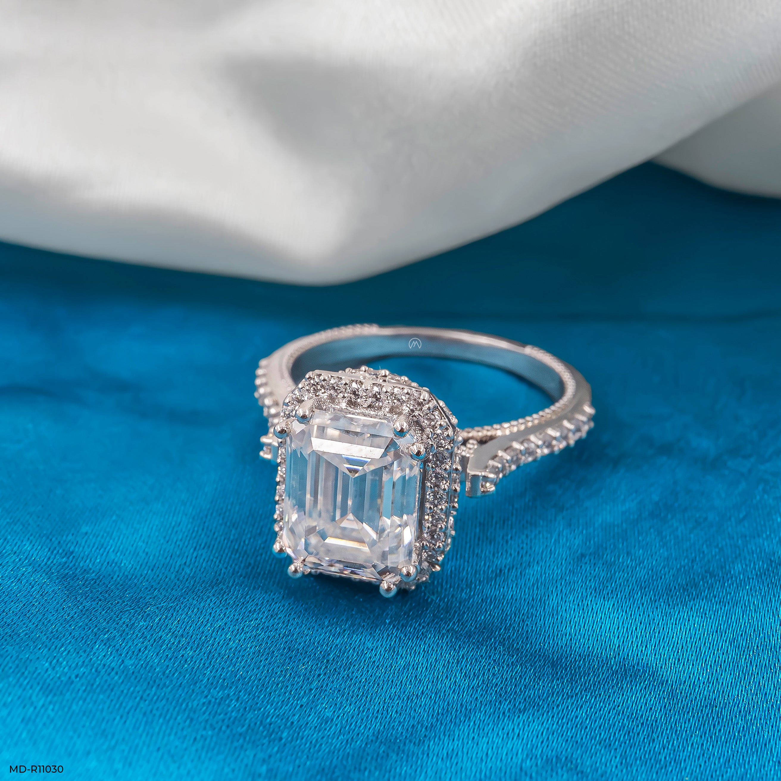 The Heirloom Halo Ring 9K White Gold