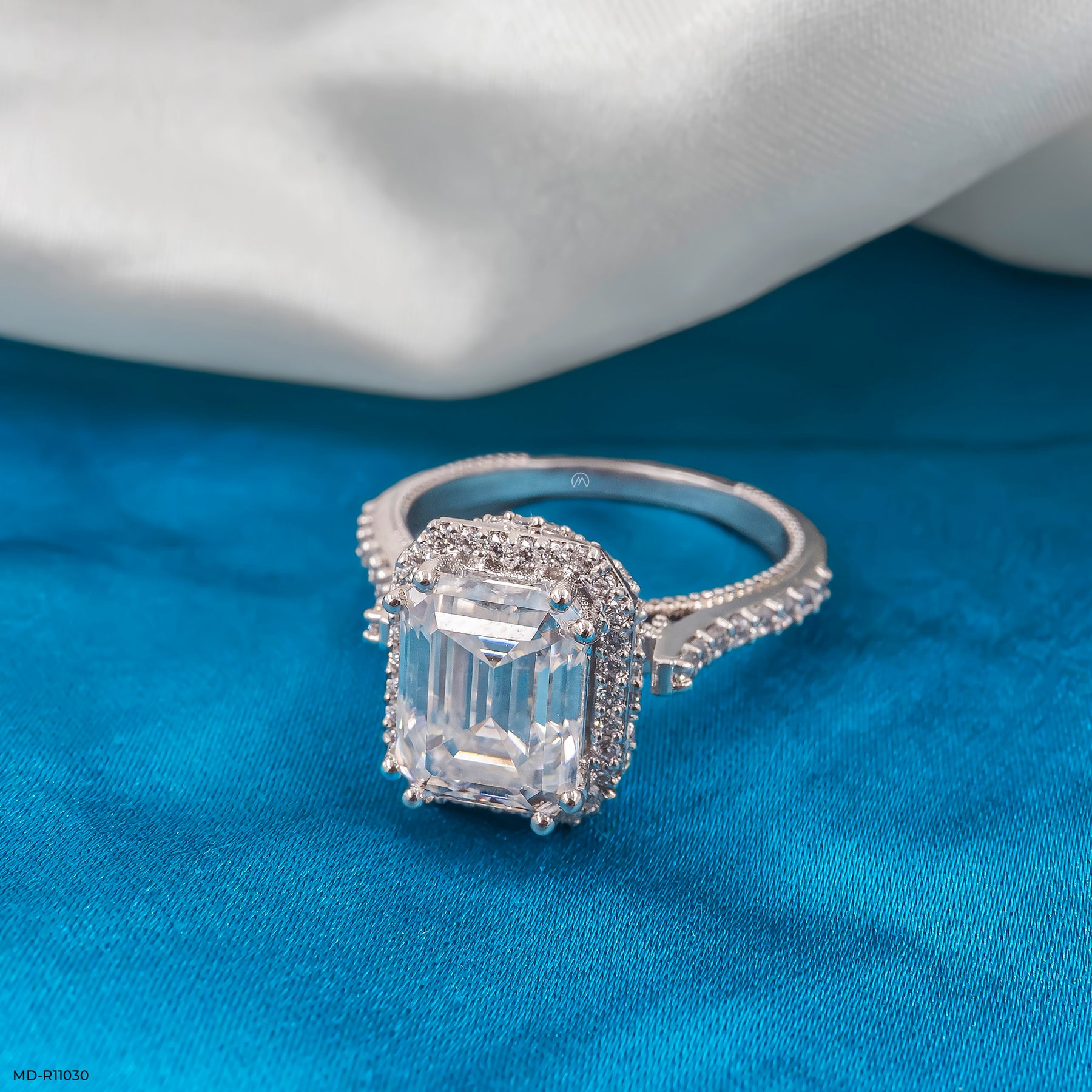 The Heirloom Halo Ring 14K Yellow Gold