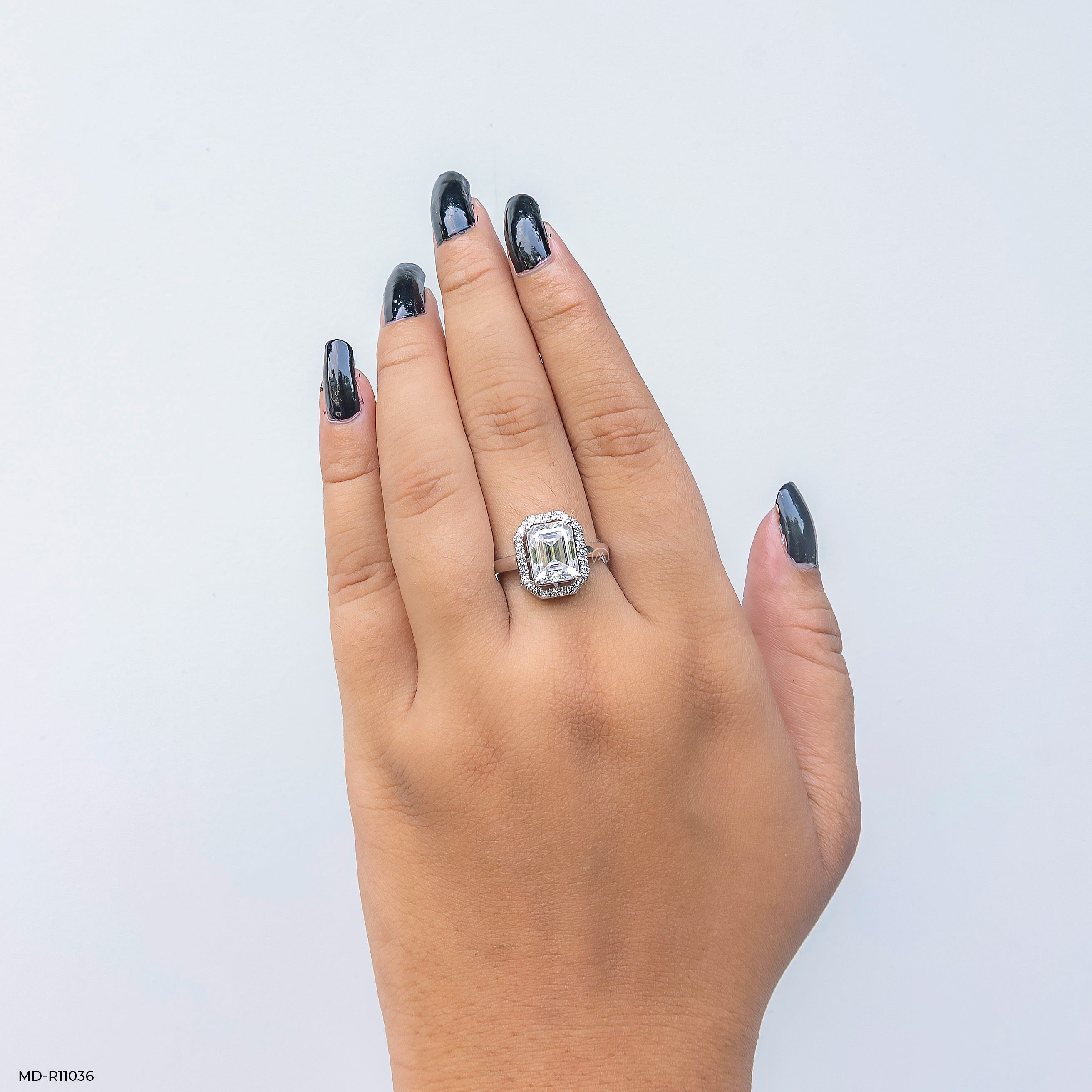 The Majestic Emerald Ring 9K White Gold