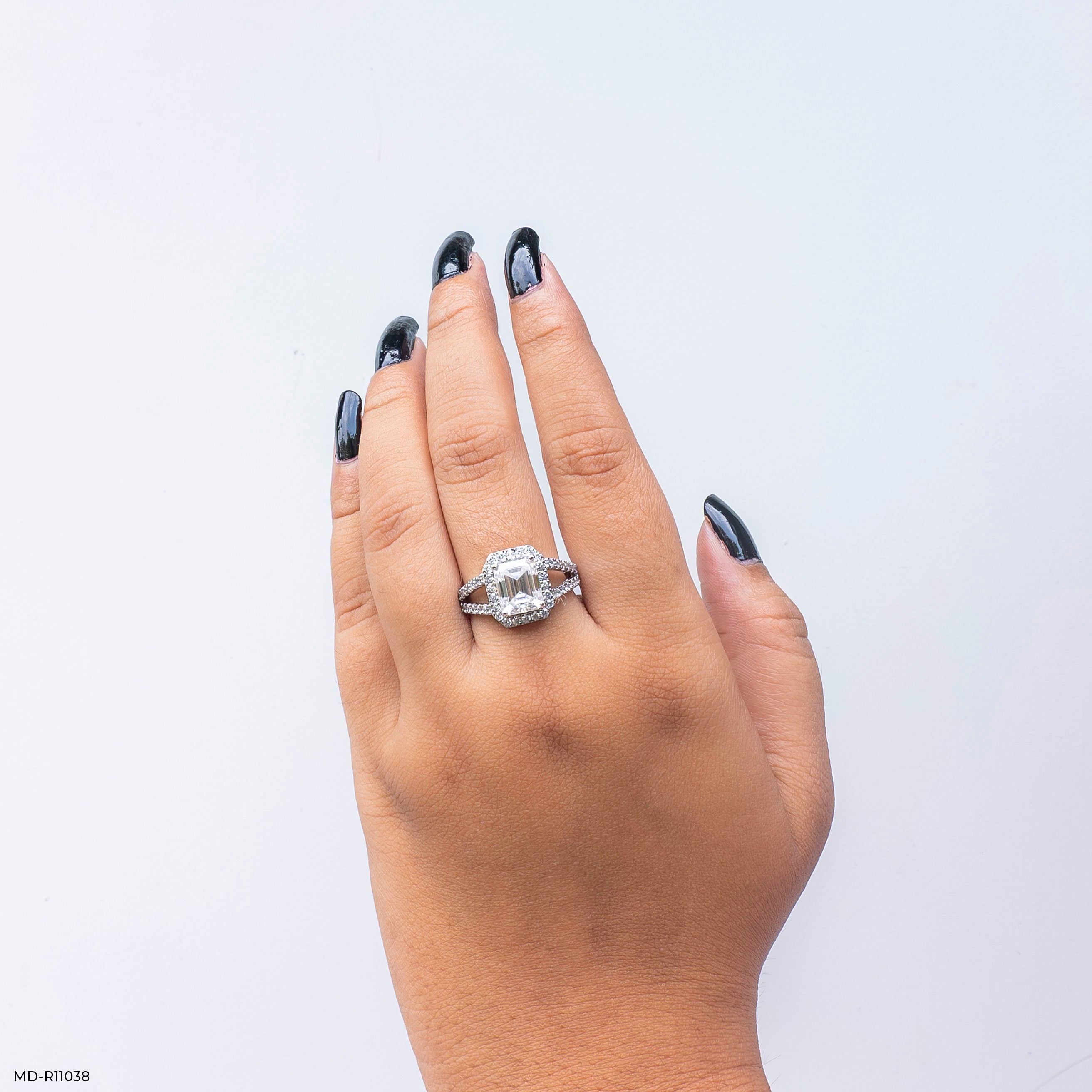 The Regal Split-Shank Ring 9K White Gold