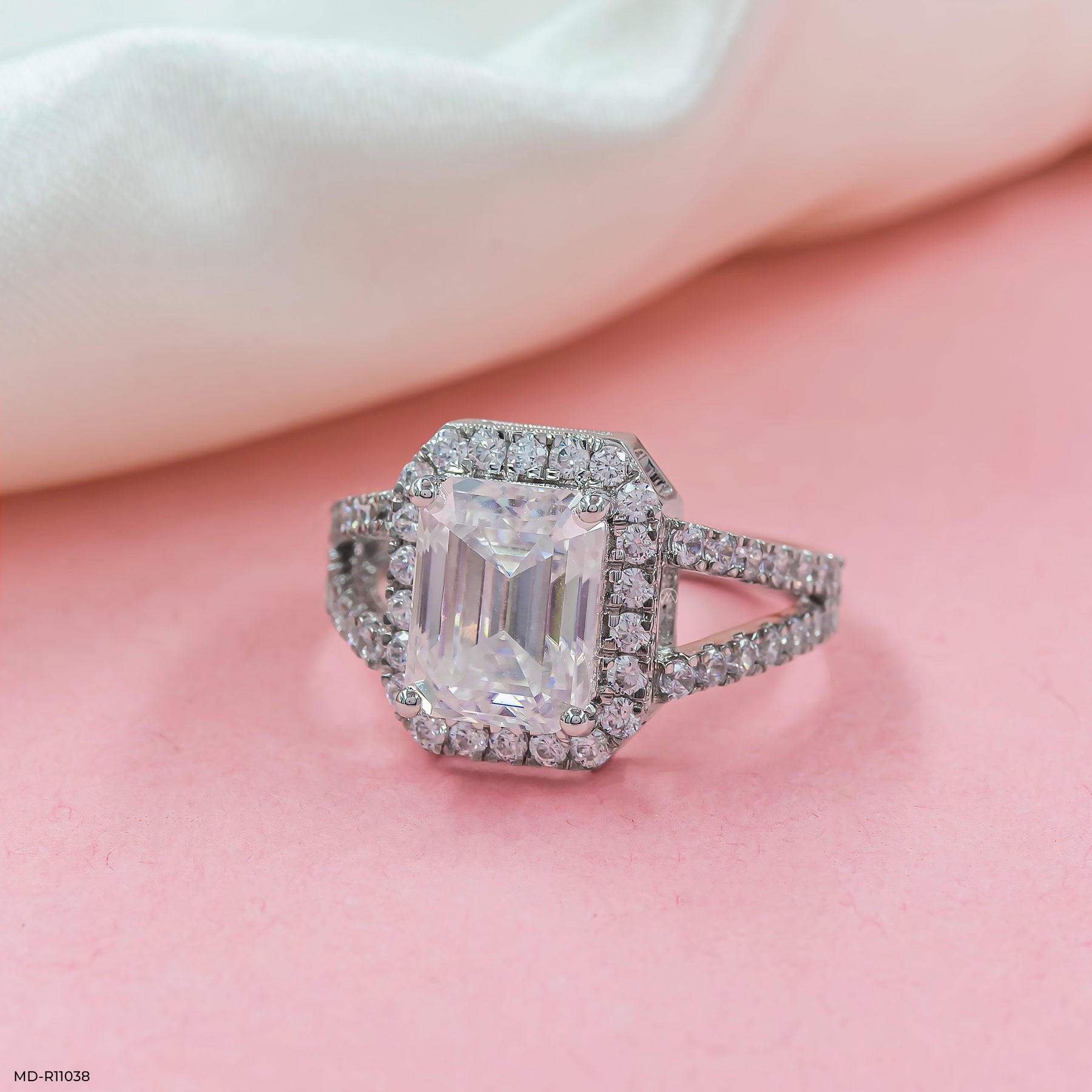 The Regal Split-Shank Ring 14K Yellow Gold